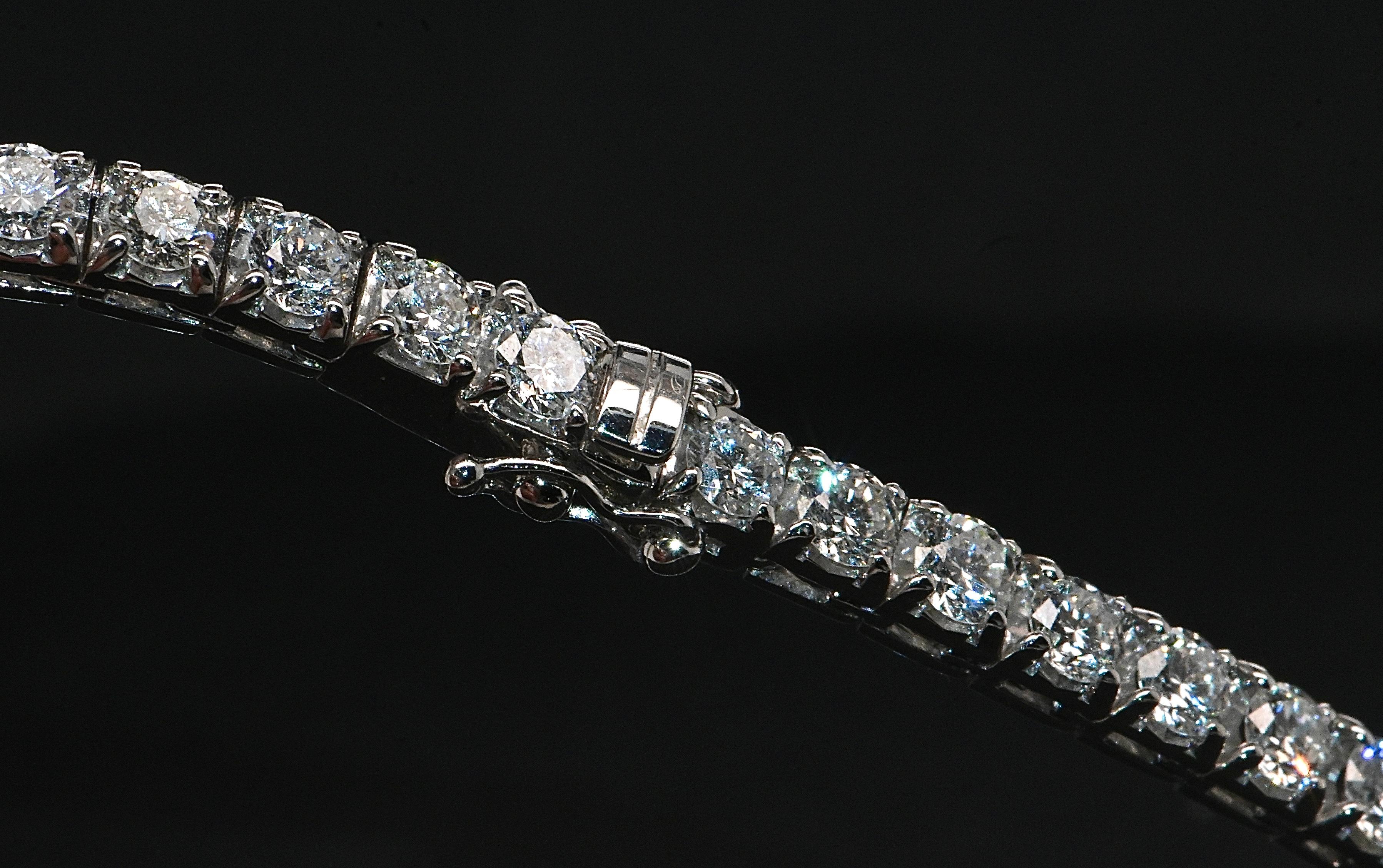 18-Carat White Gold 5-Carat Diamonds Tennis Bracelet In New Condition For Sale In Vannes, FR