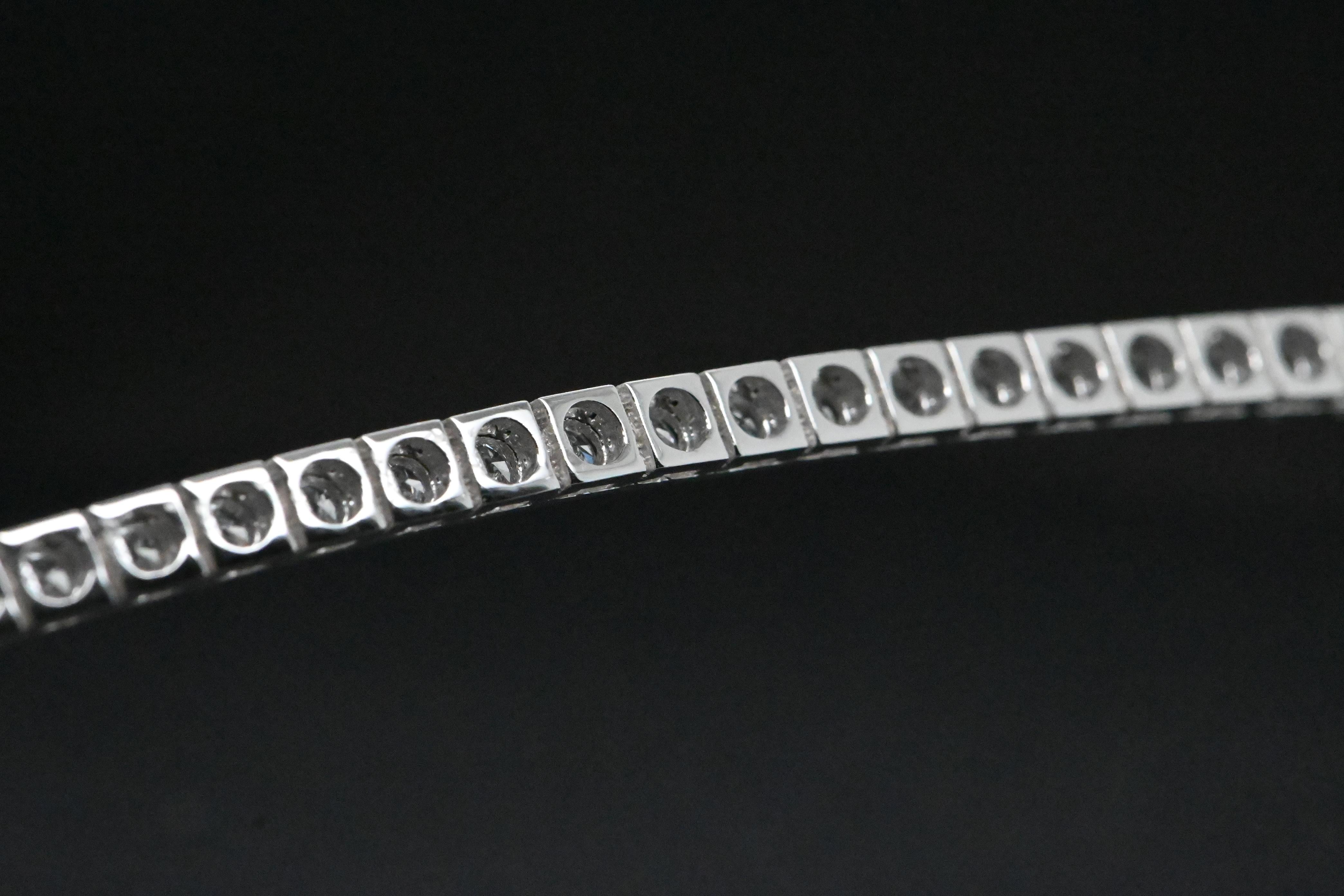 18-Carat White Gold 5-Carat Diamonds Tennis Bracelet For Sale 2