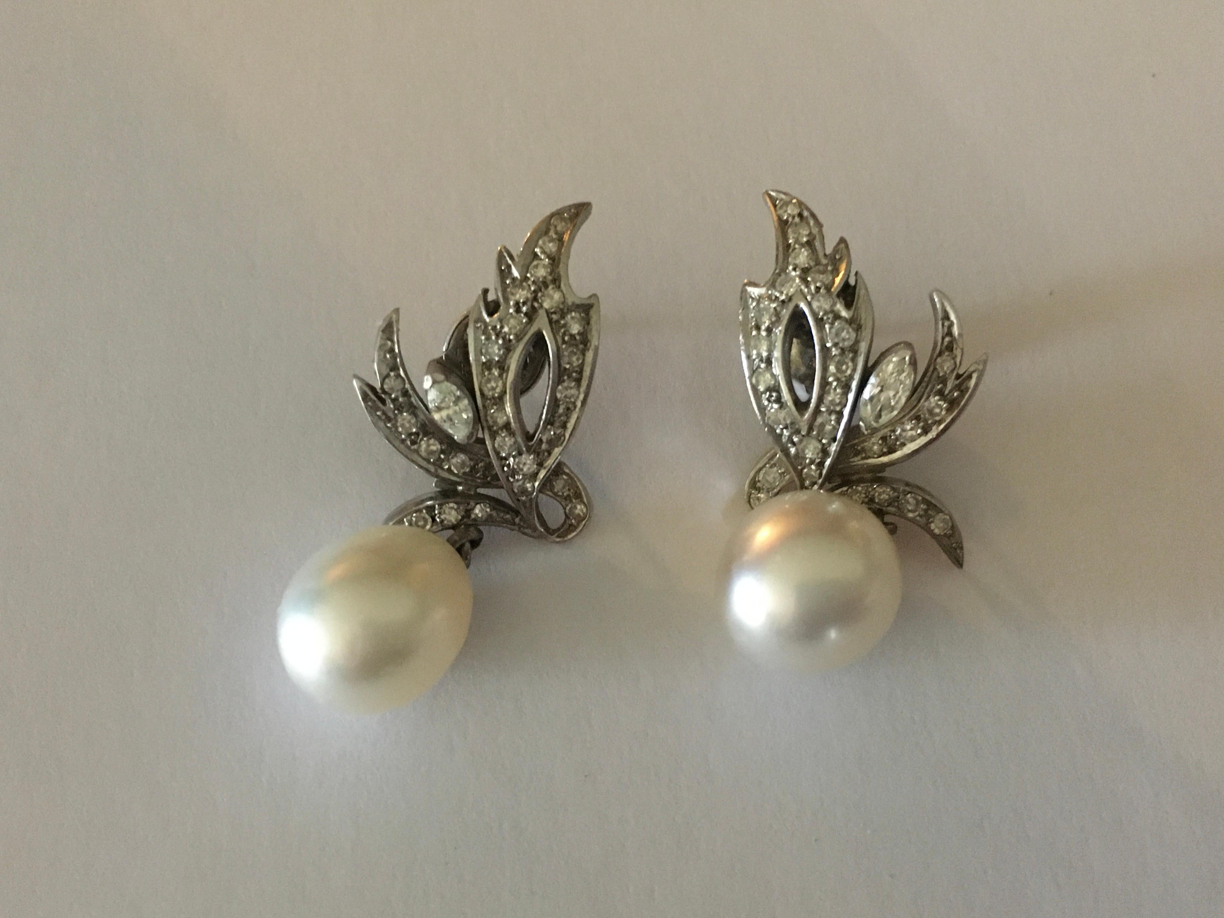 18 Carat White Gold Akoya Pearl and Diamond Drop Earrings with GIA Certificate In Good Condition For Sale In Dordogne, FR