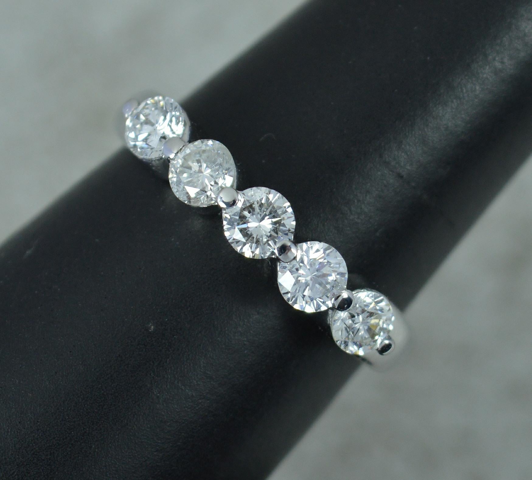 18 Carat White Gold and 0.90ct Diamond Five Stone Stack Ring For Sale 6