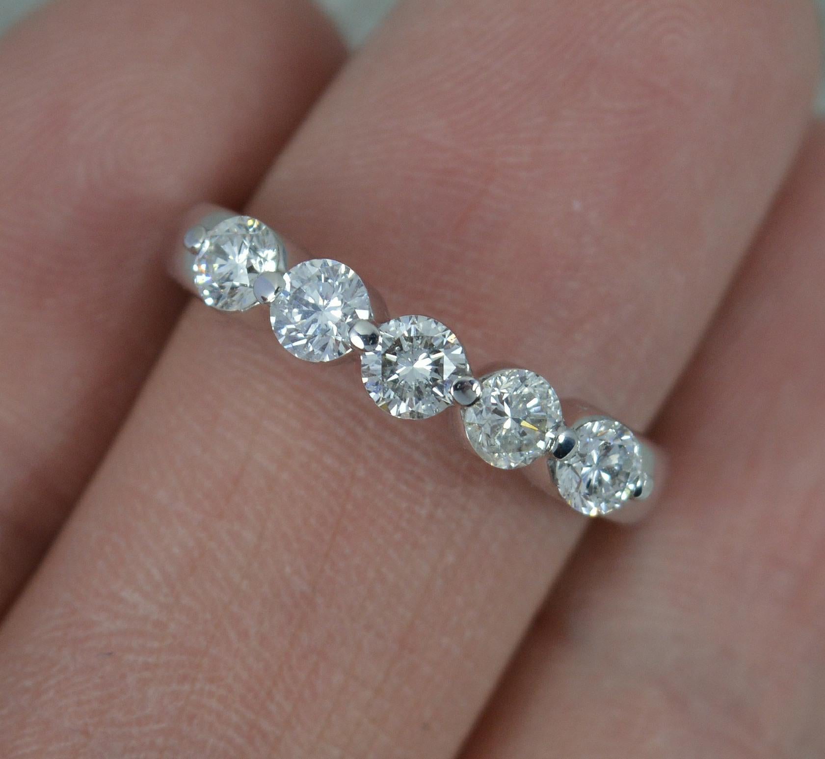 18 Carat White Gold and 0.90ct Diamond Five Stone Stack Ring For Sale 1