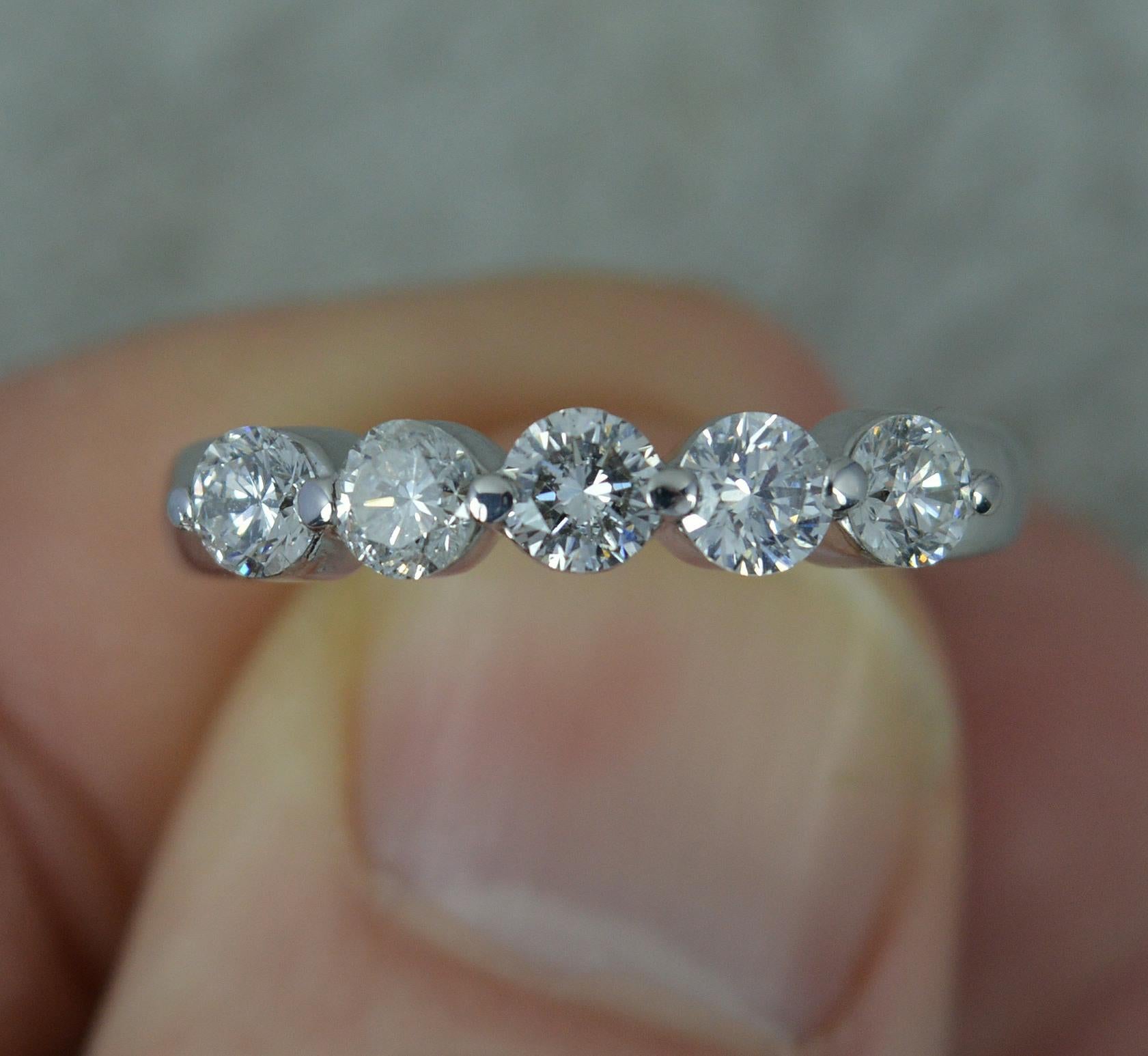 18 Carat White Gold and 0.90ct Diamond Five Stone Stack Ring For Sale 2