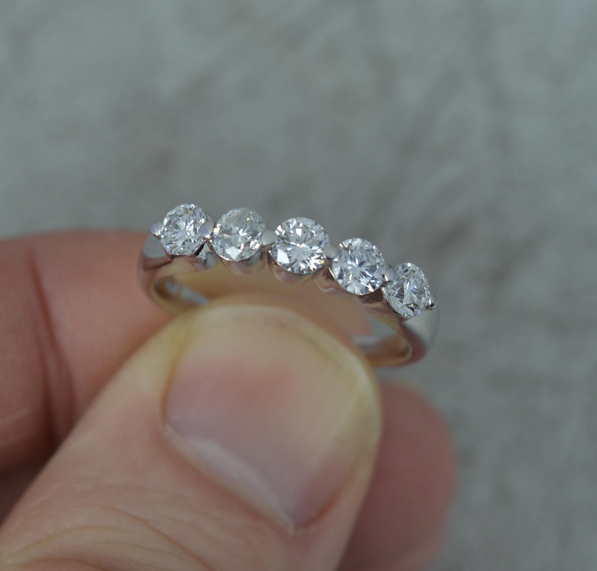 18 Carat White Gold and 0.90ct Diamond Five Stone Stack Ring For Sale 3