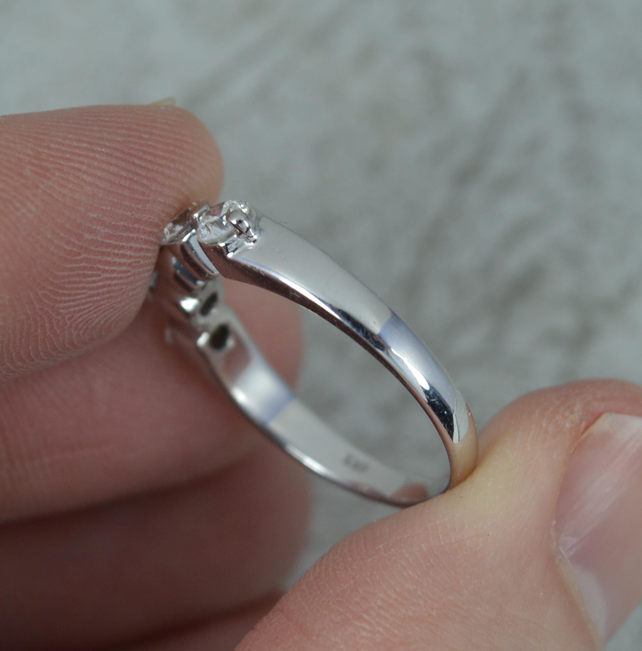 18 Carat White Gold and 0.90ct Diamond Five Stone Stack Ring For Sale 4