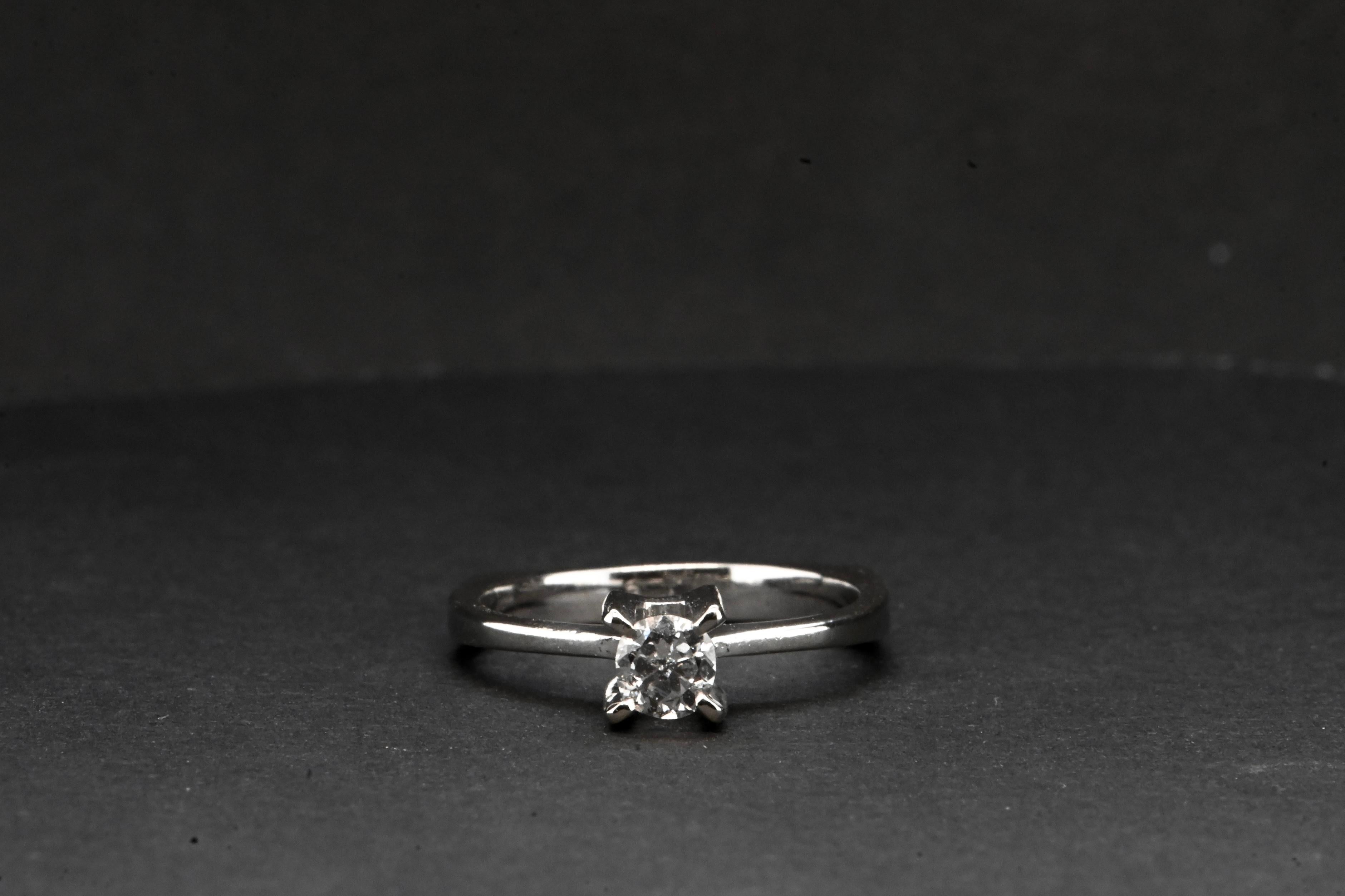 Artisan 18 Carat White Gold Angular Bottom Solitaire Set with One Diamond For Sale