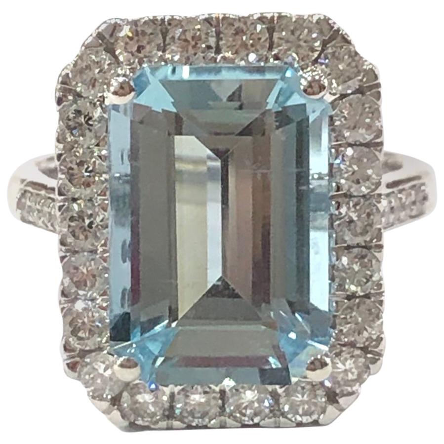 18 Carat White Gold Aquamarine and Diamond Cluster Ring For Sale