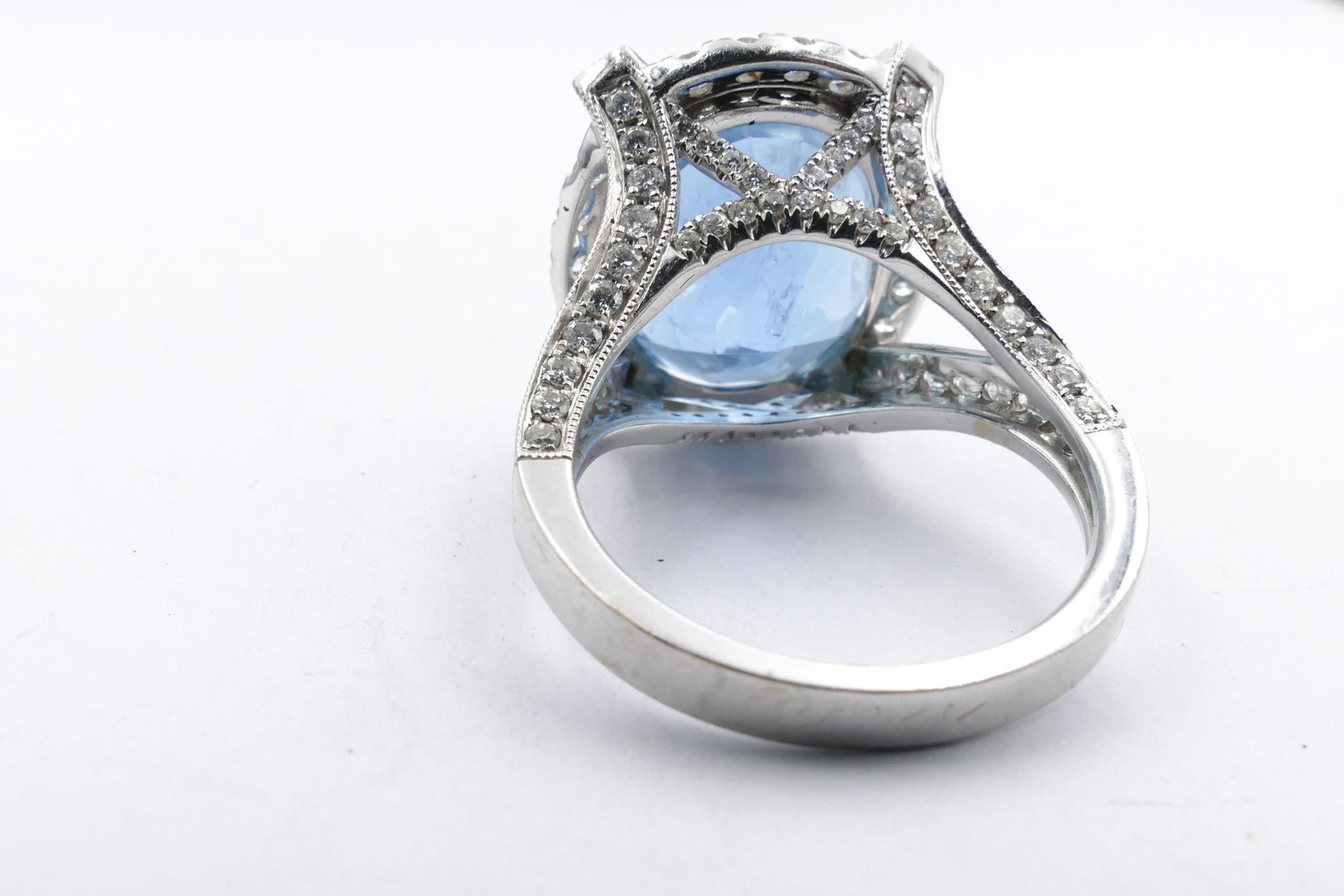 Round Cut 18 Carat White Gold Aquamarine and Diamond Large Cocktail Ring For Sale