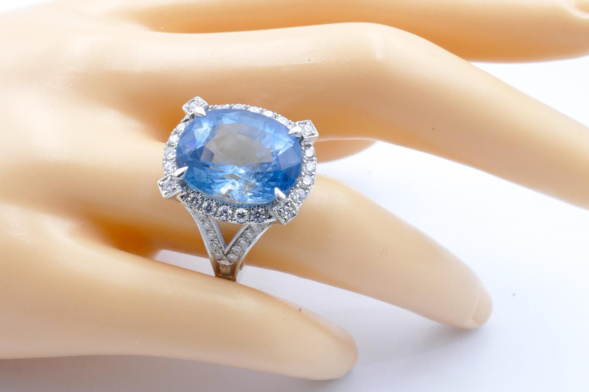 18 Carat White Gold Aquamarine and Diamond Large Cocktail Ring In New Condition For Sale In Splitter's Creek, NSW