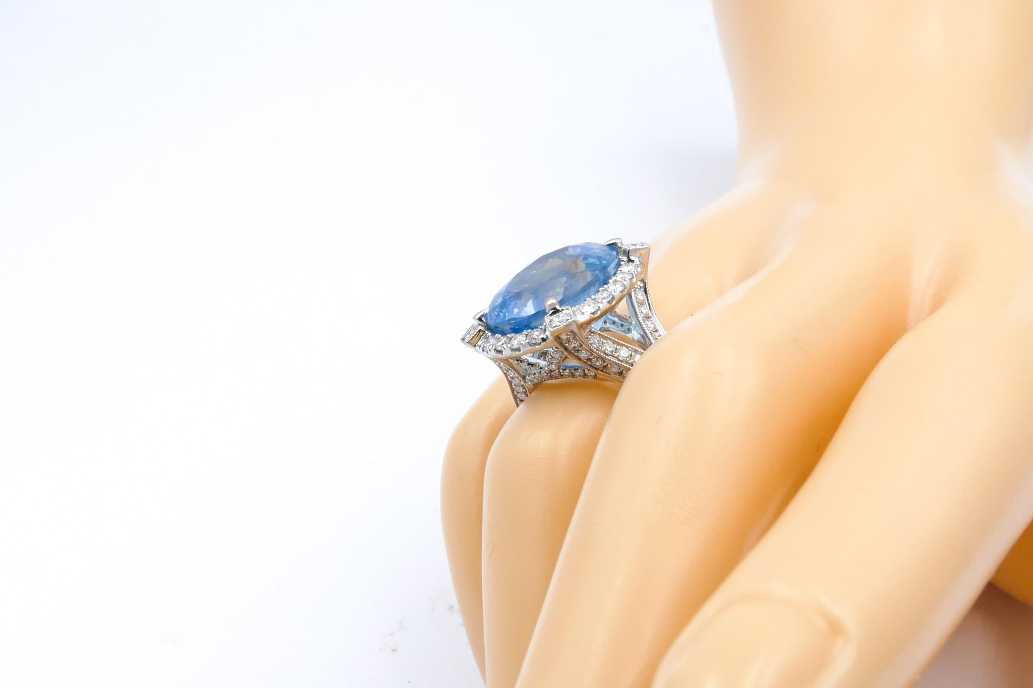 18 Carat White Gold Aquamarine and Diamond Large Cocktail Ring For Sale 1