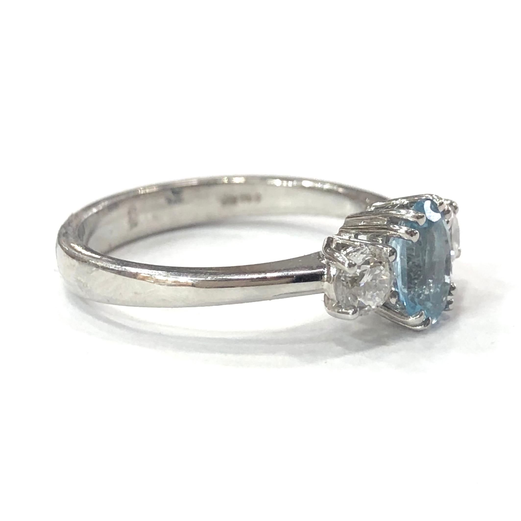 18ct White Gold Aquamarine and Diamond Three Stone Ring. Set with one central oval Aquamarine, with two round brilliant cut Diamonds either side.
With a full english hallmark.

Approximate Aquamarine weight : 0.71ct
Approximate total Diamond weight