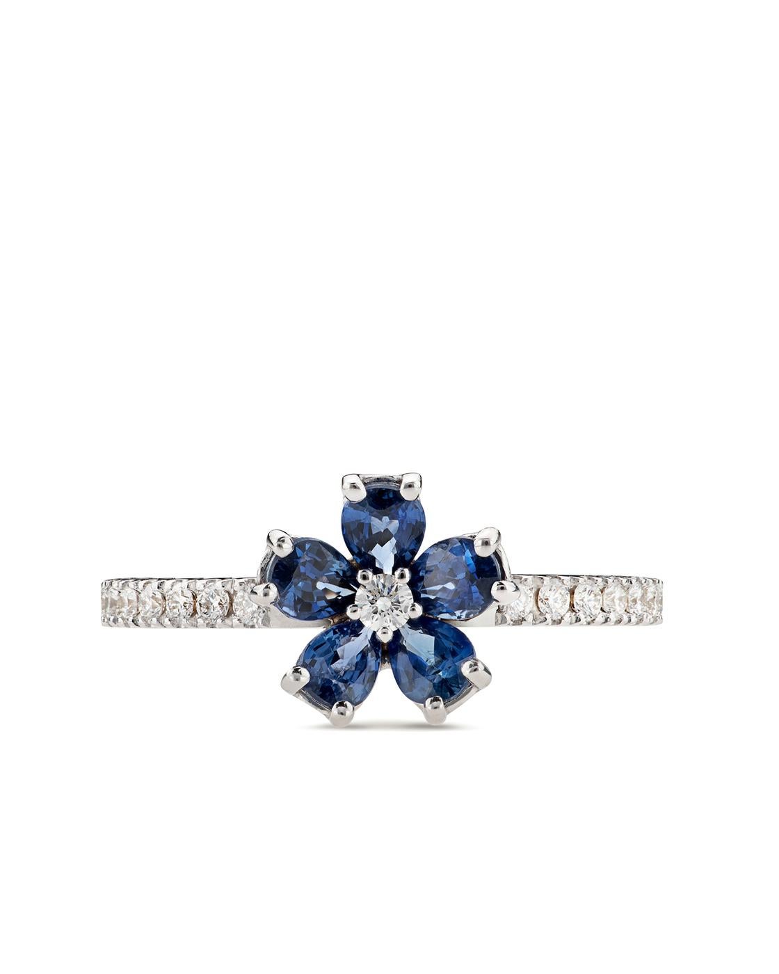 This collection is inspired by the simplicity and sophistication of cherry blossoms, thanks to the use of sapphires the flower becomes the protagonist of a shiny expression of nature.

Characteristics:
• 18 carat white gold
• Blue Sapphire 1,09