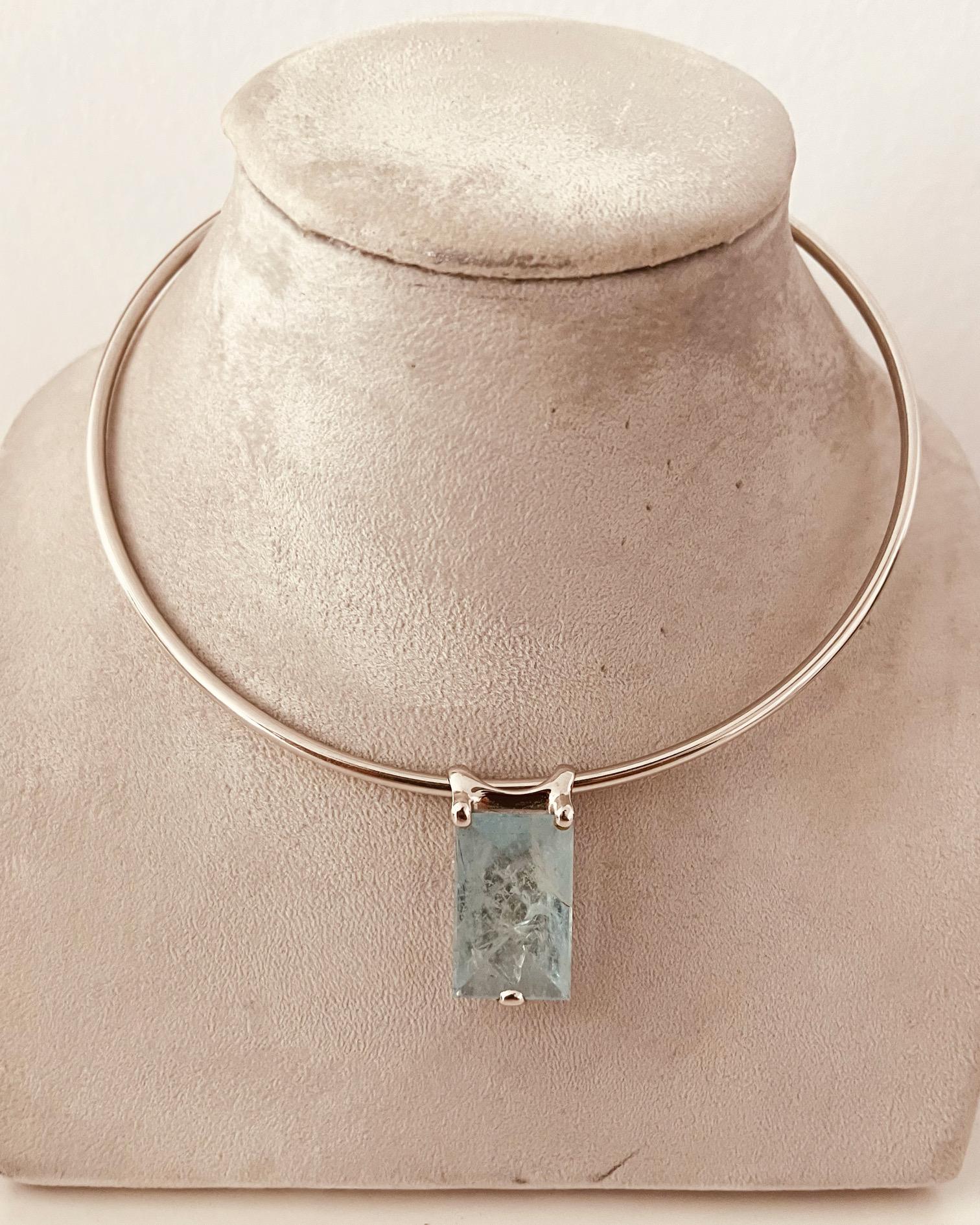 18 Carat White Gold Choker, 12cm Diameter, With Aquamarine Removable Pendant For Sale 9