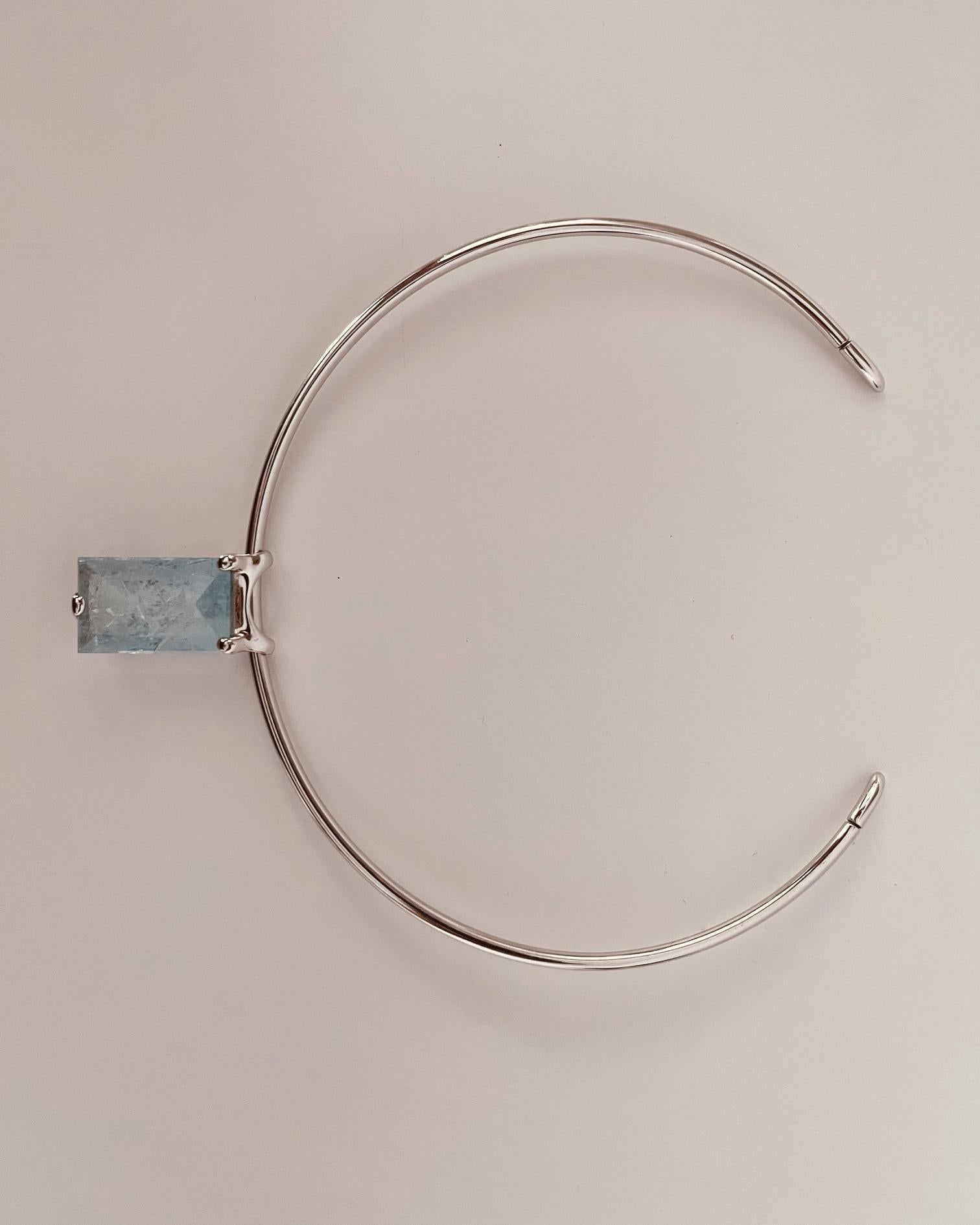 18 Carat White Gold Choker, 12cm Diameter, With Aquamarine Removable Pendant For Sale 1