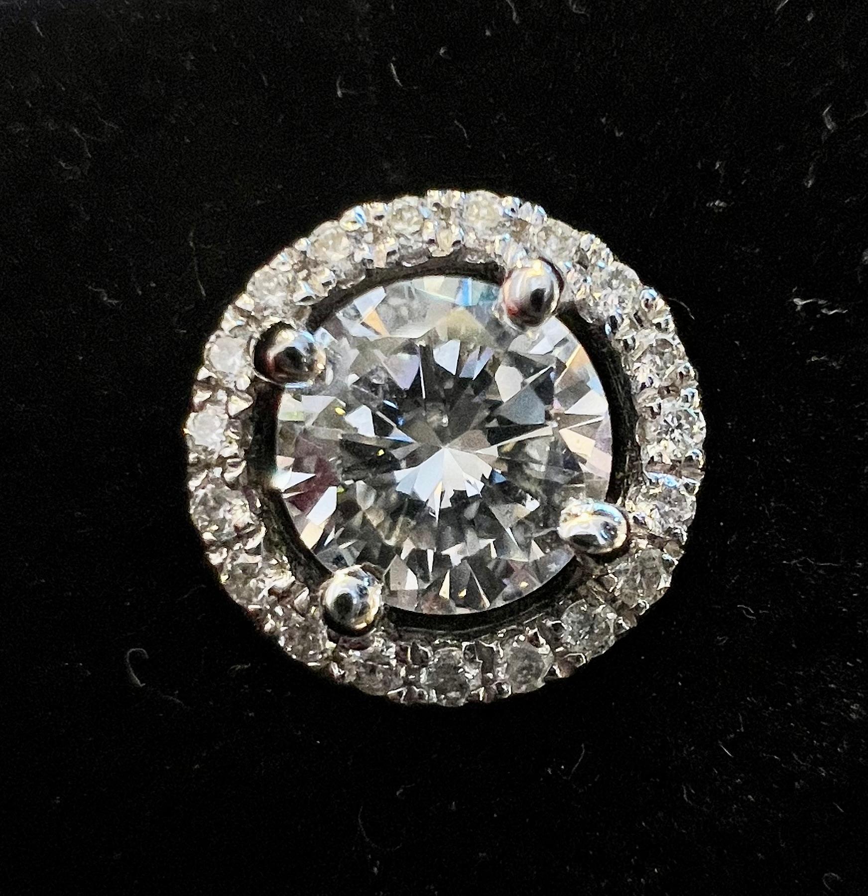 18 Carat White Gold Diamond for 1.20 Carat Carat Stud Earrings For Sale 4