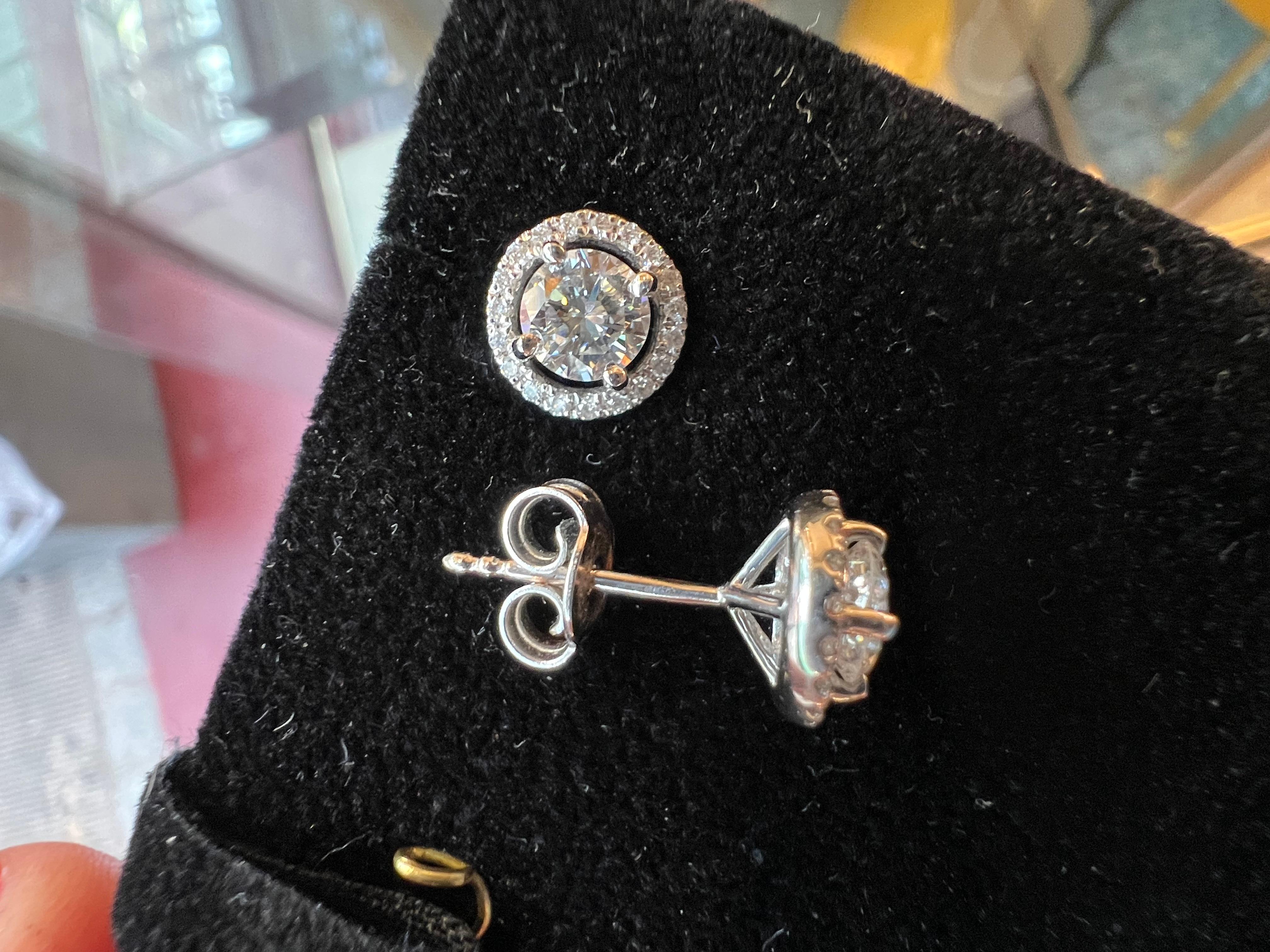 18 Carat White Gold Diamond for 1.20 Carat Carat Stud Earrings For Sale 5