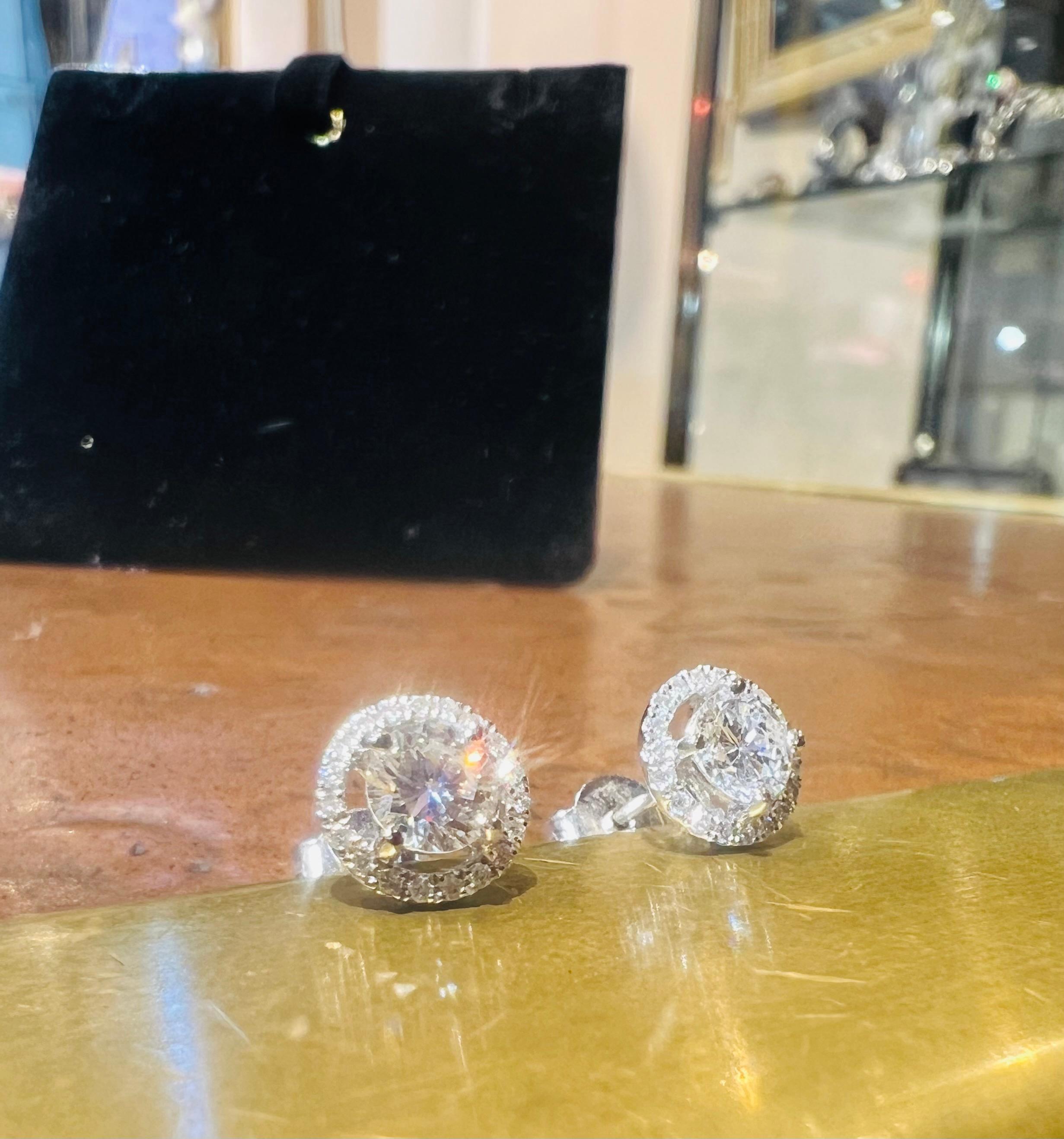 18 Carat White Gold Diamond for 1.20 Carat Carat Stud Earrings For Sale 3