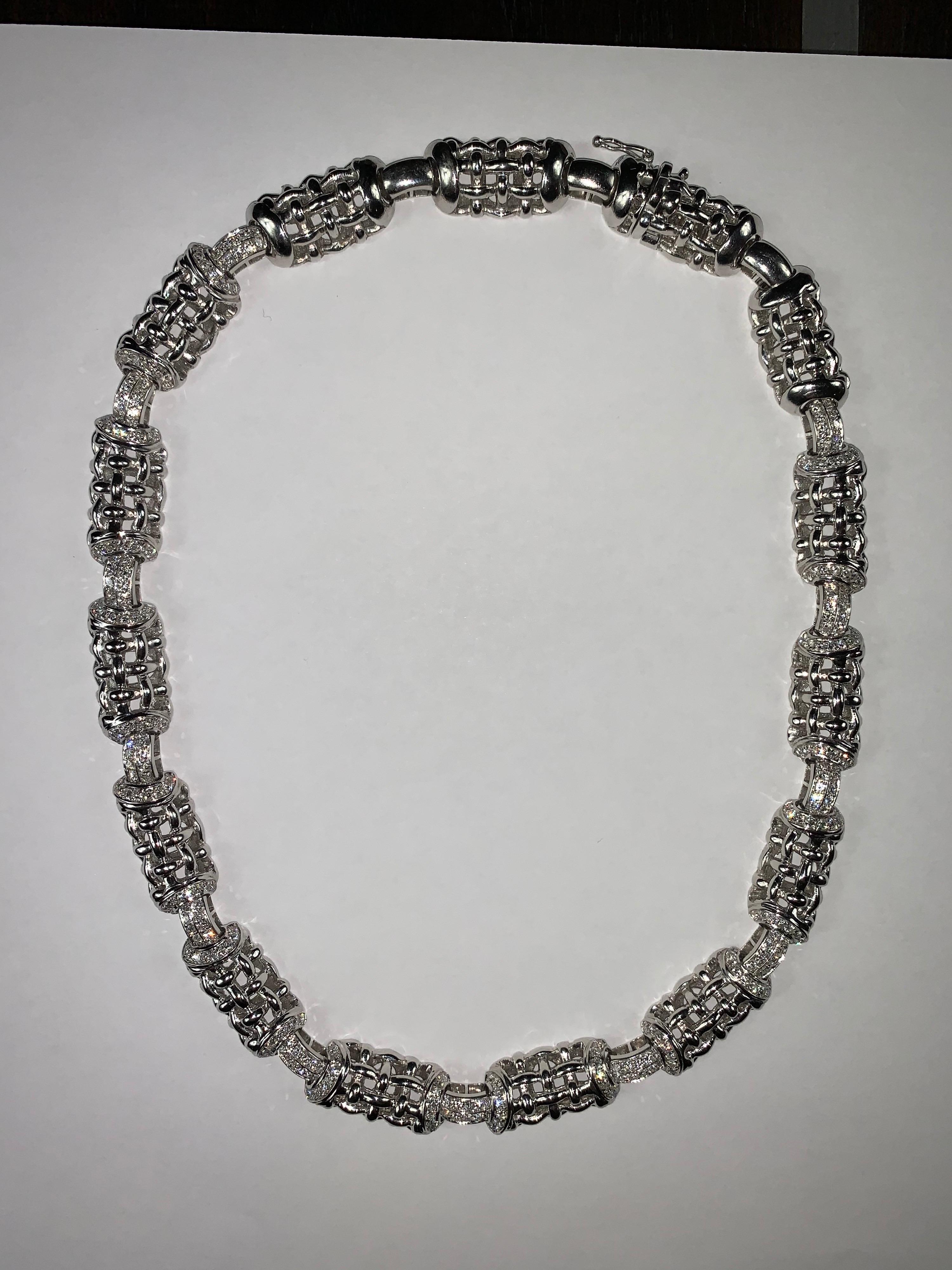 18 Carat White Gold Diamond Linked Necklace For Sale 10