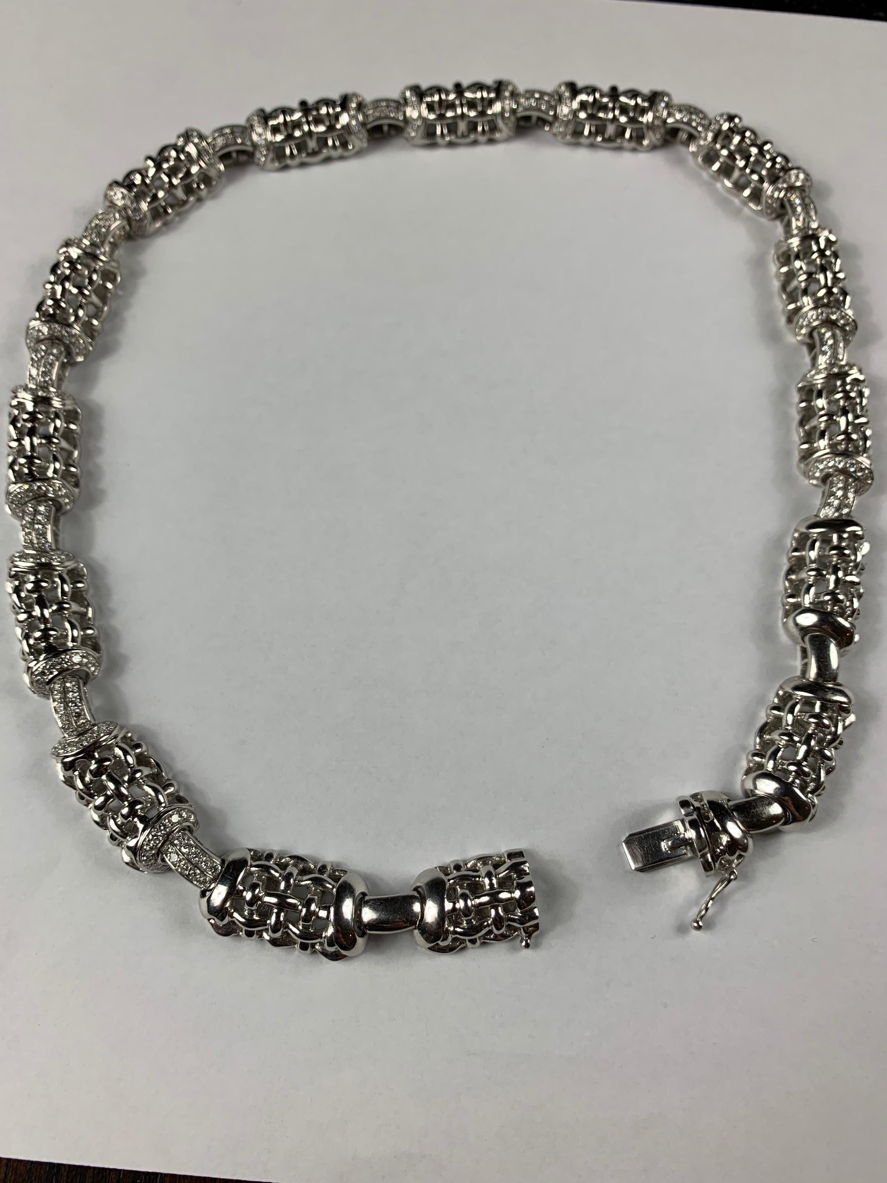 18 Carat White Gold Diamond Linked Necklace For Sale 1