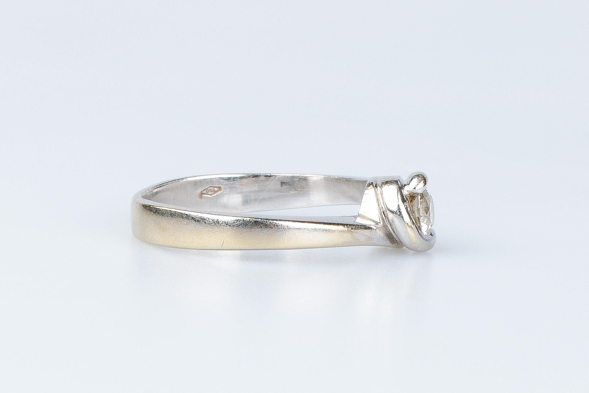 Women's 18 carat white gold diamond ring 