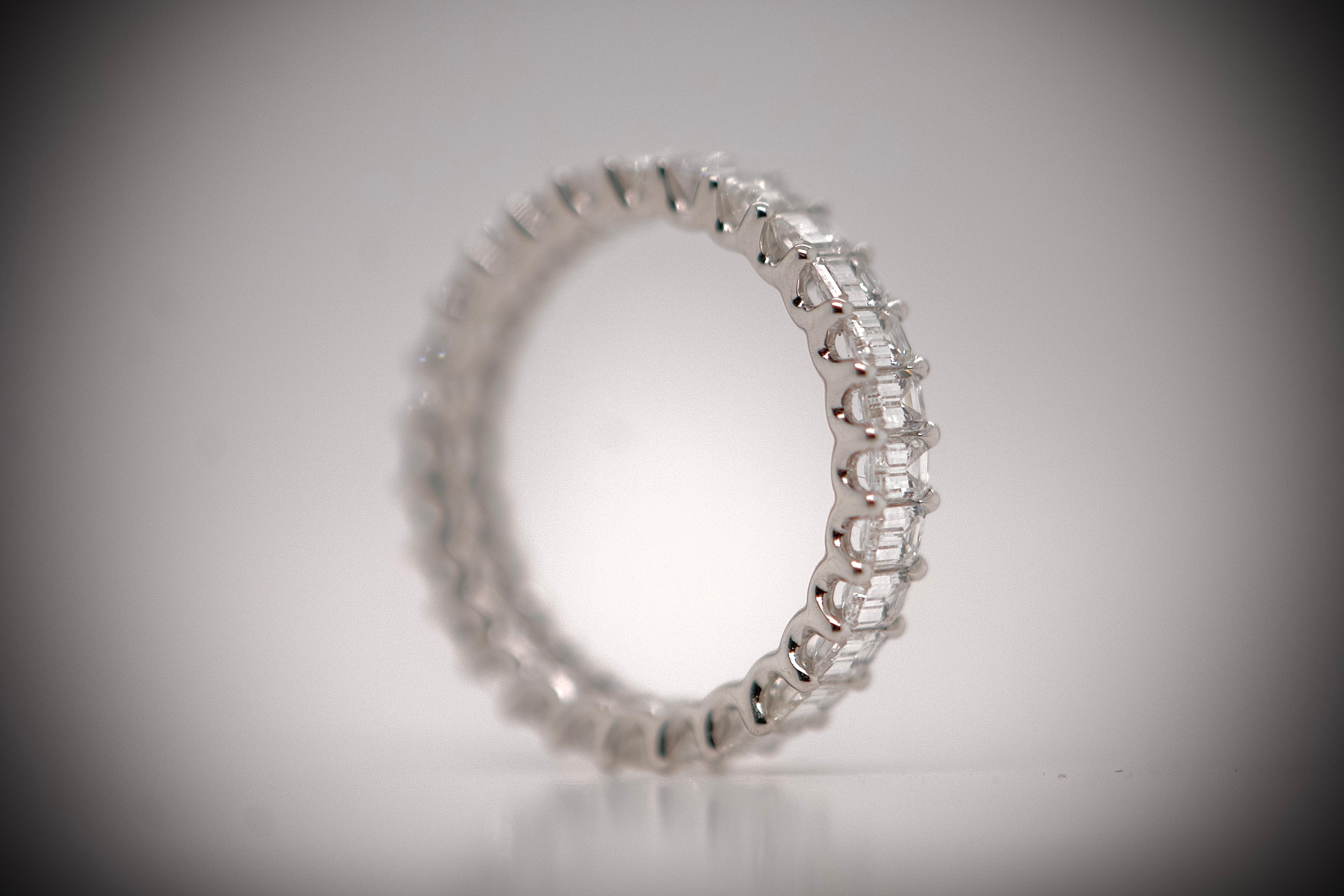 Art Deco 18 Carat White Gold Diamond Wedding Ring For Sale