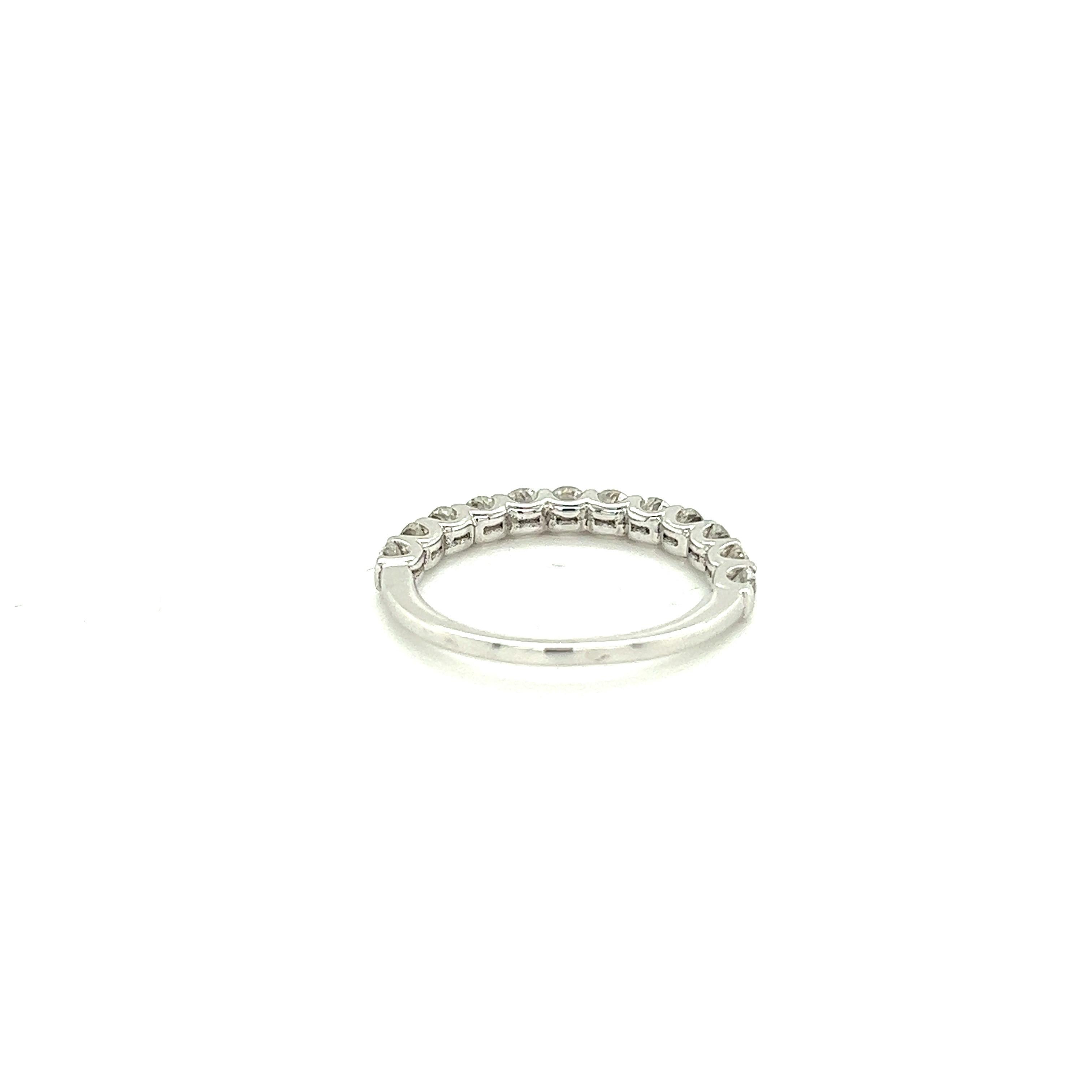 Wedding Ring Diamond White Gold 18 Karat For Sale 2