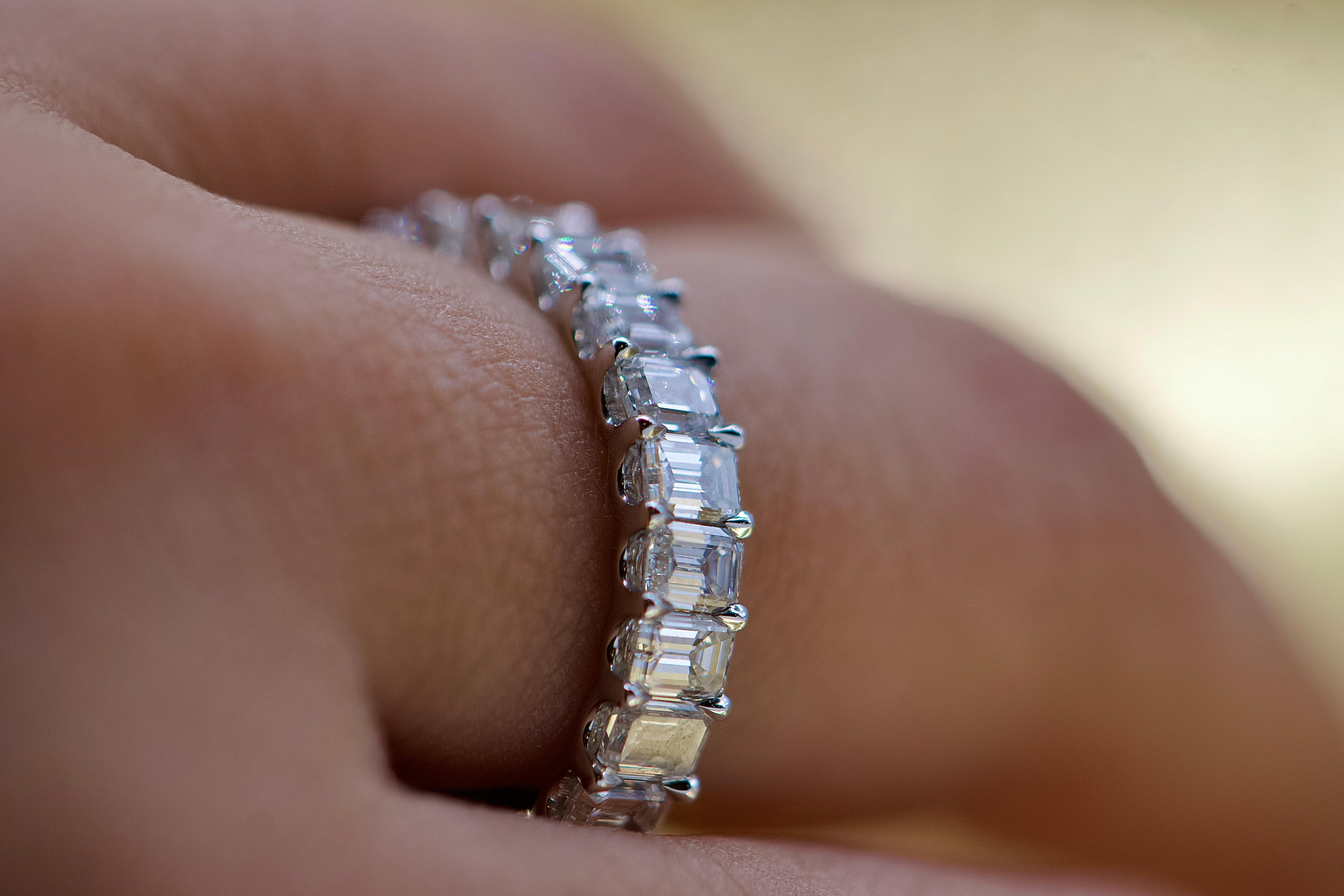 Women's 18 Carat White Gold Diamond Wedding Ring For Sale