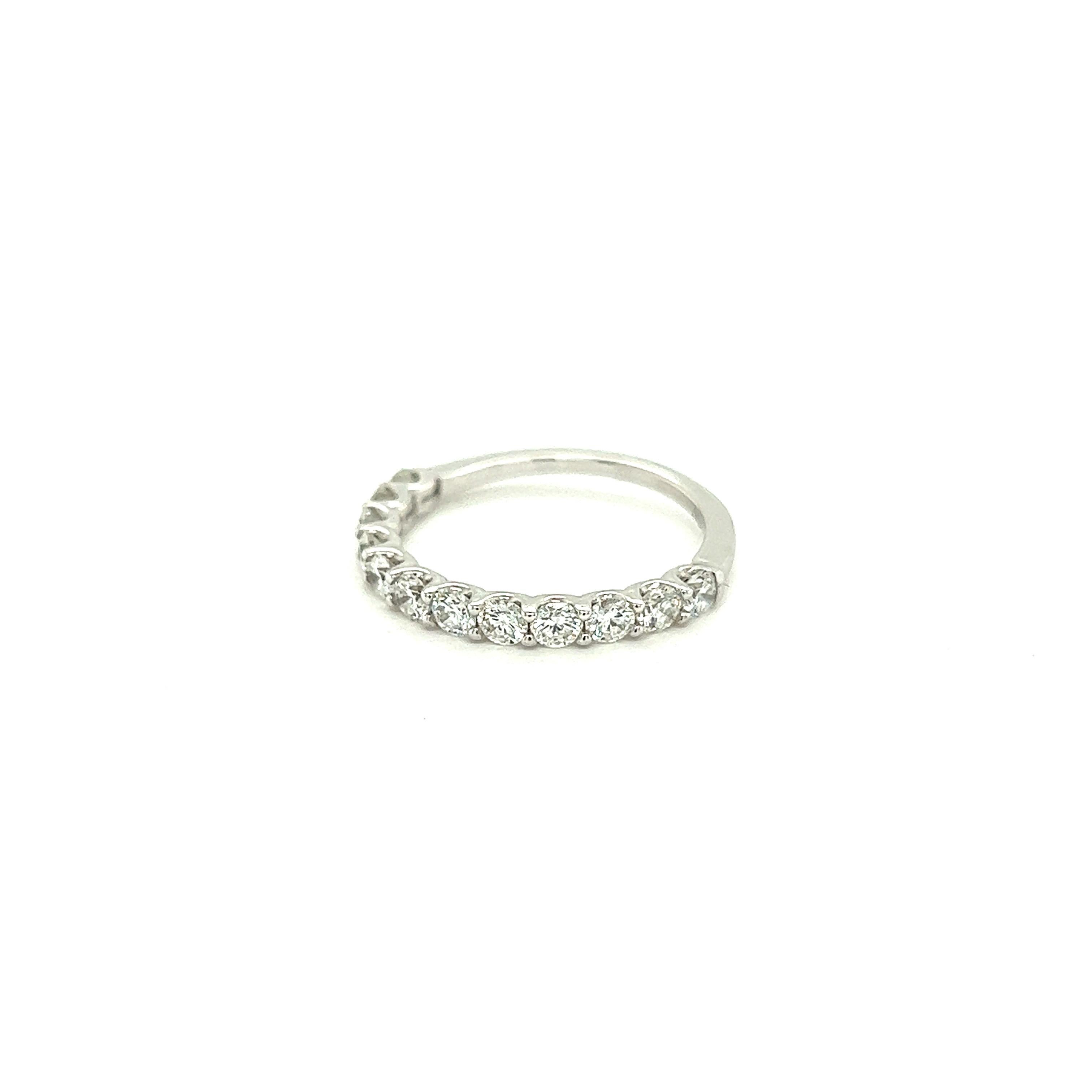 Wedding Ring Diamond White Gold 18 Karat For Sale 3