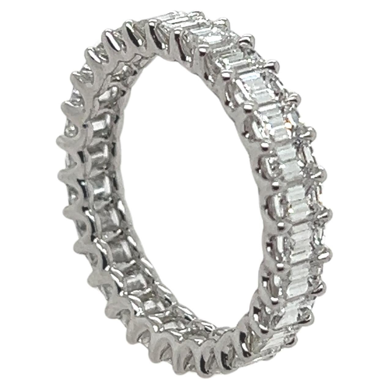 18 Carat White Gold Diamond Wedding Ring For Sale