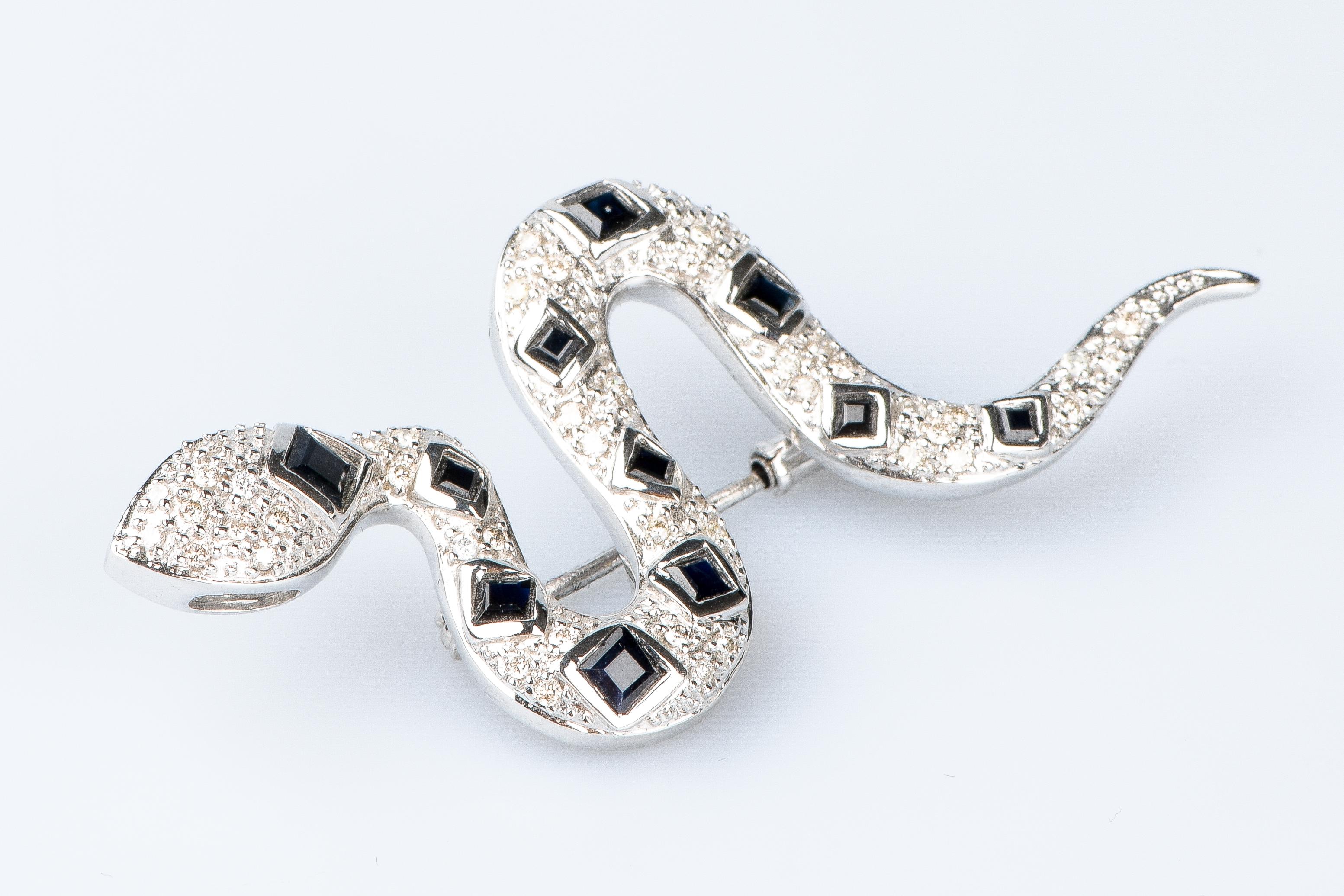 Round Cut 18 carat white gold diamonds and sapphires snake brooch For Sale