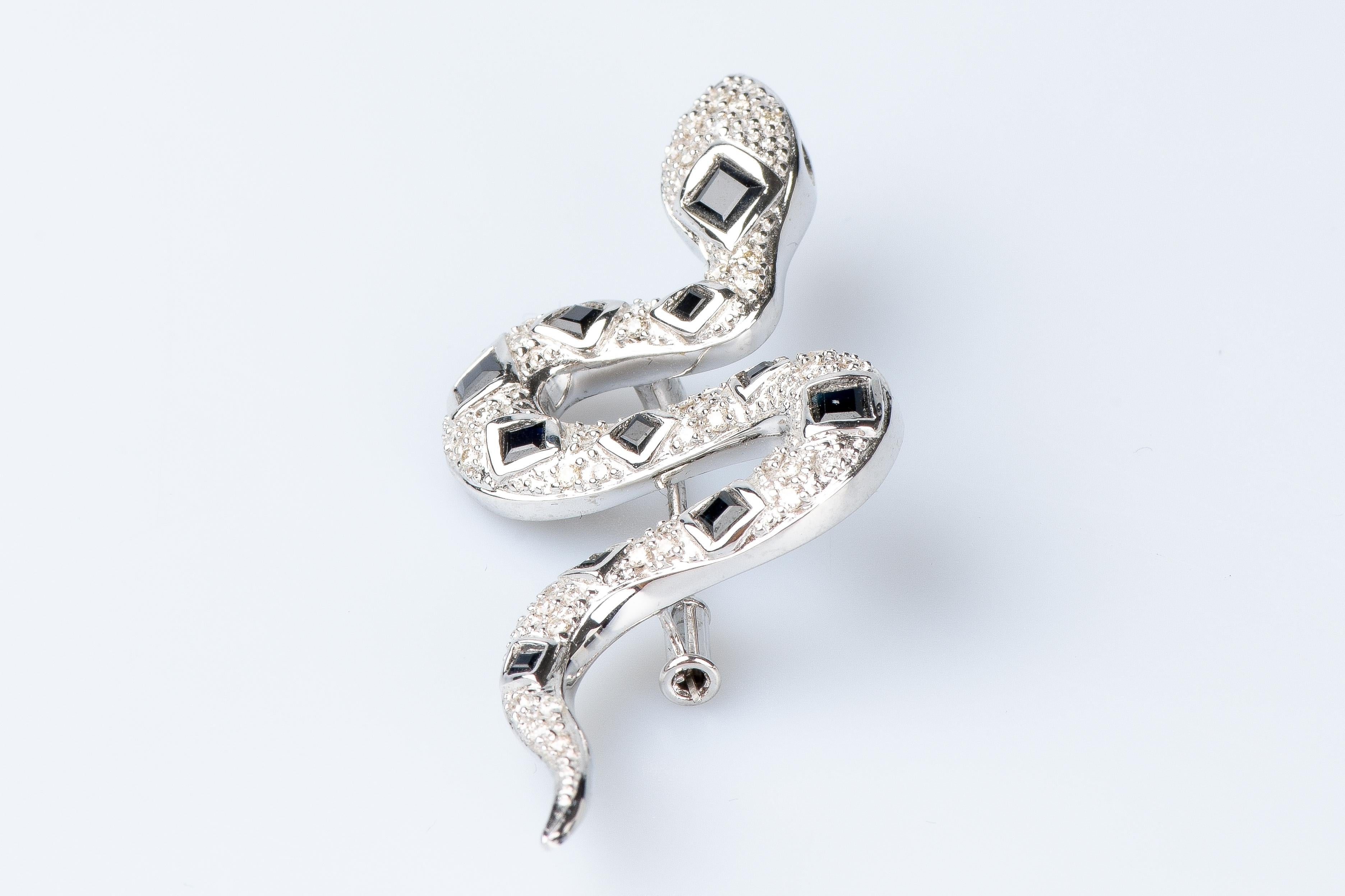 18 carat white gold diamonds and sapphires snake brooch For Sale 4