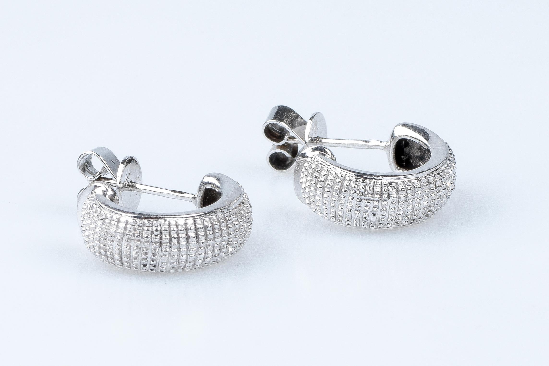 Women's 18 carat white gold diamonds earrings For Sale