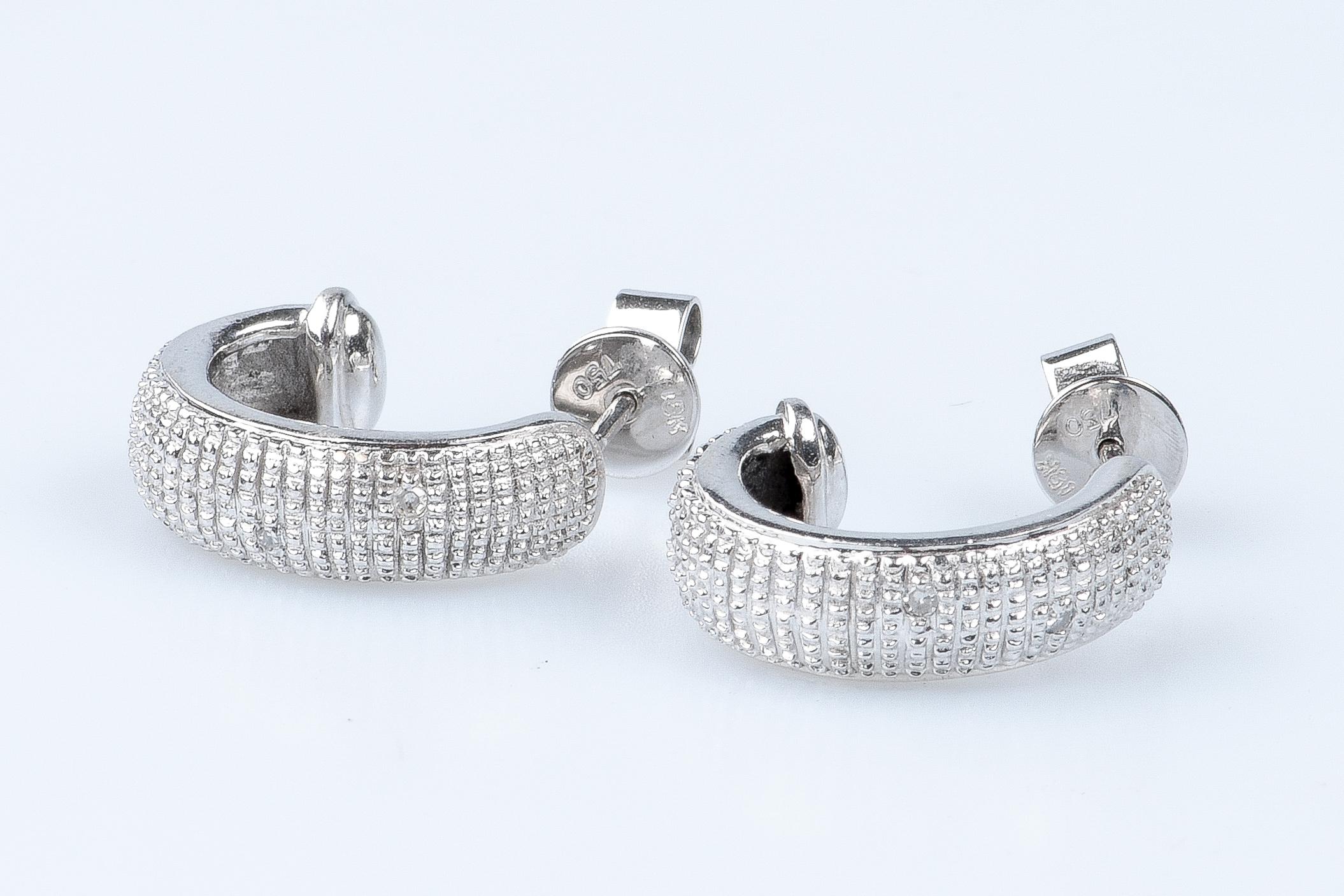 18 carat white gold diamonds earrings For Sale 2