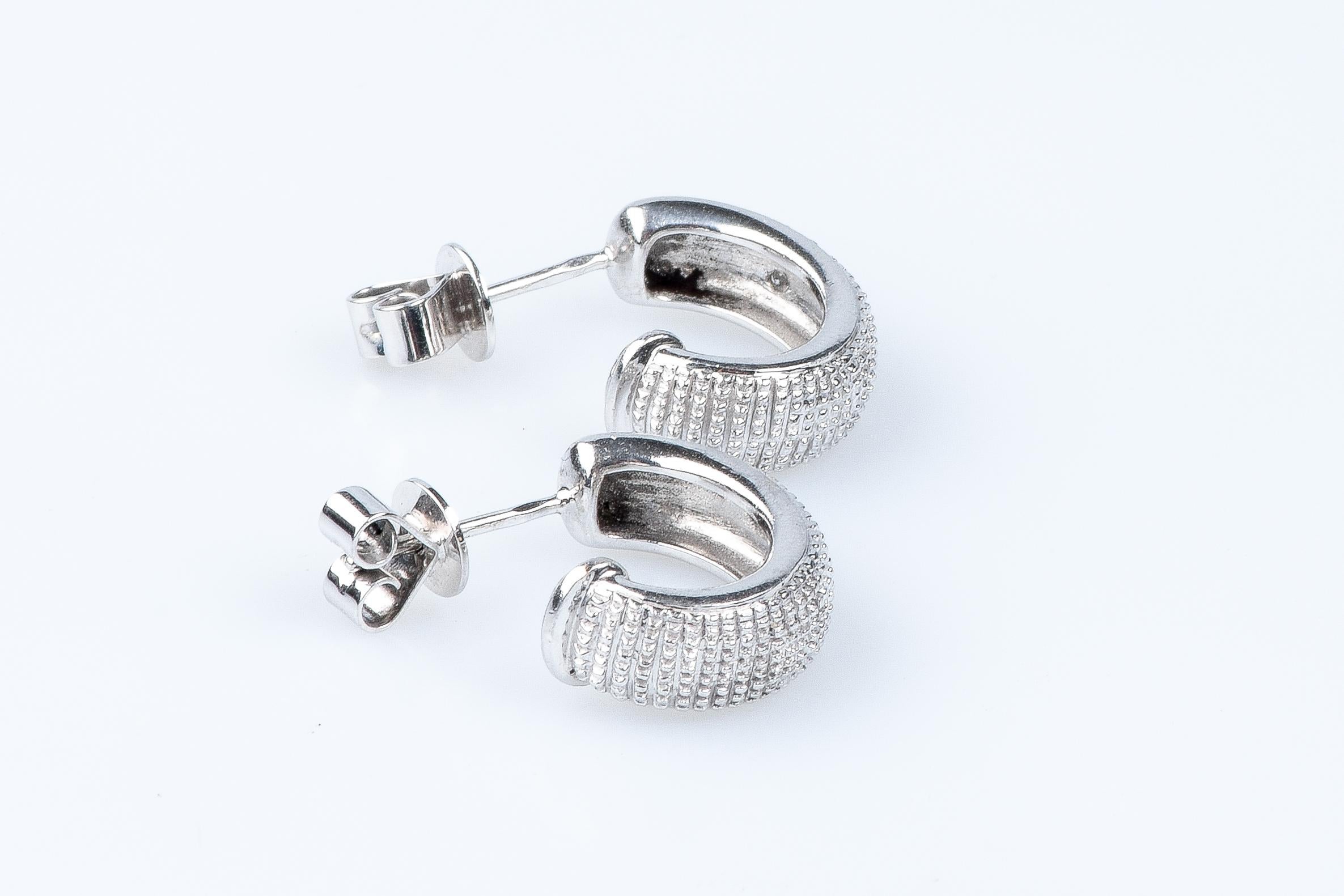 18 carat white gold diamonds earrings For Sale 3