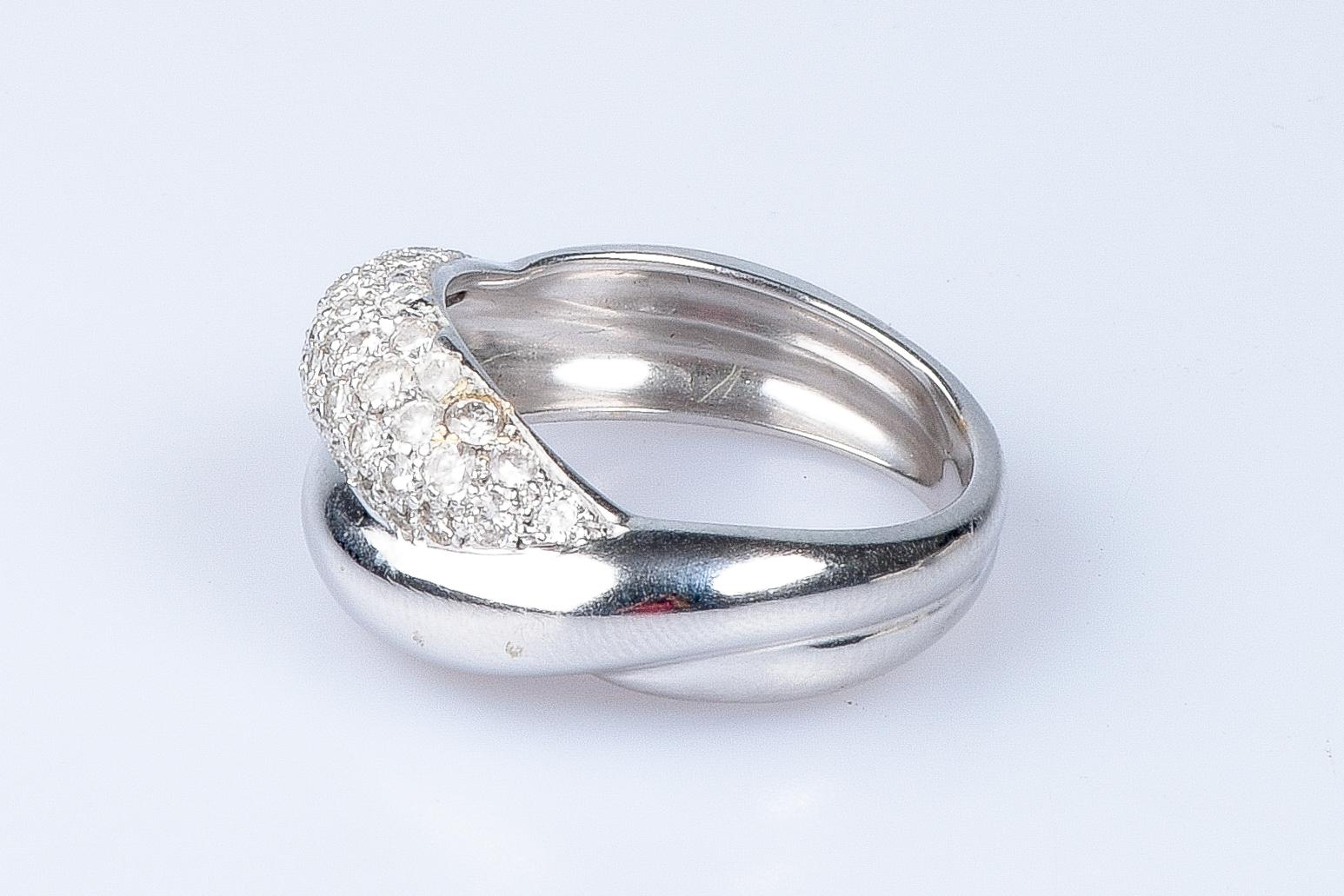 18 carat white gold diamonds ring For Sale 6