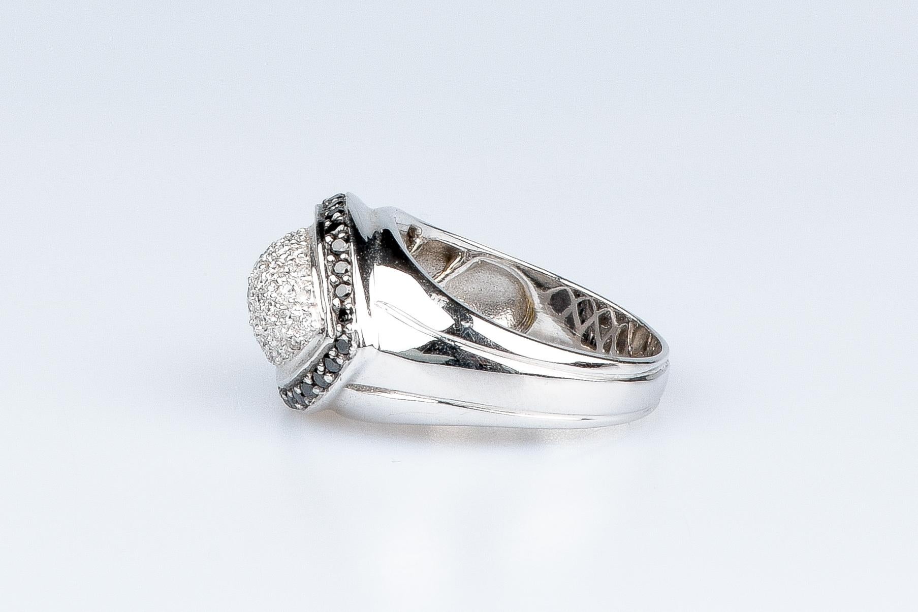 18 carat white gold diamonds ring For Sale 7