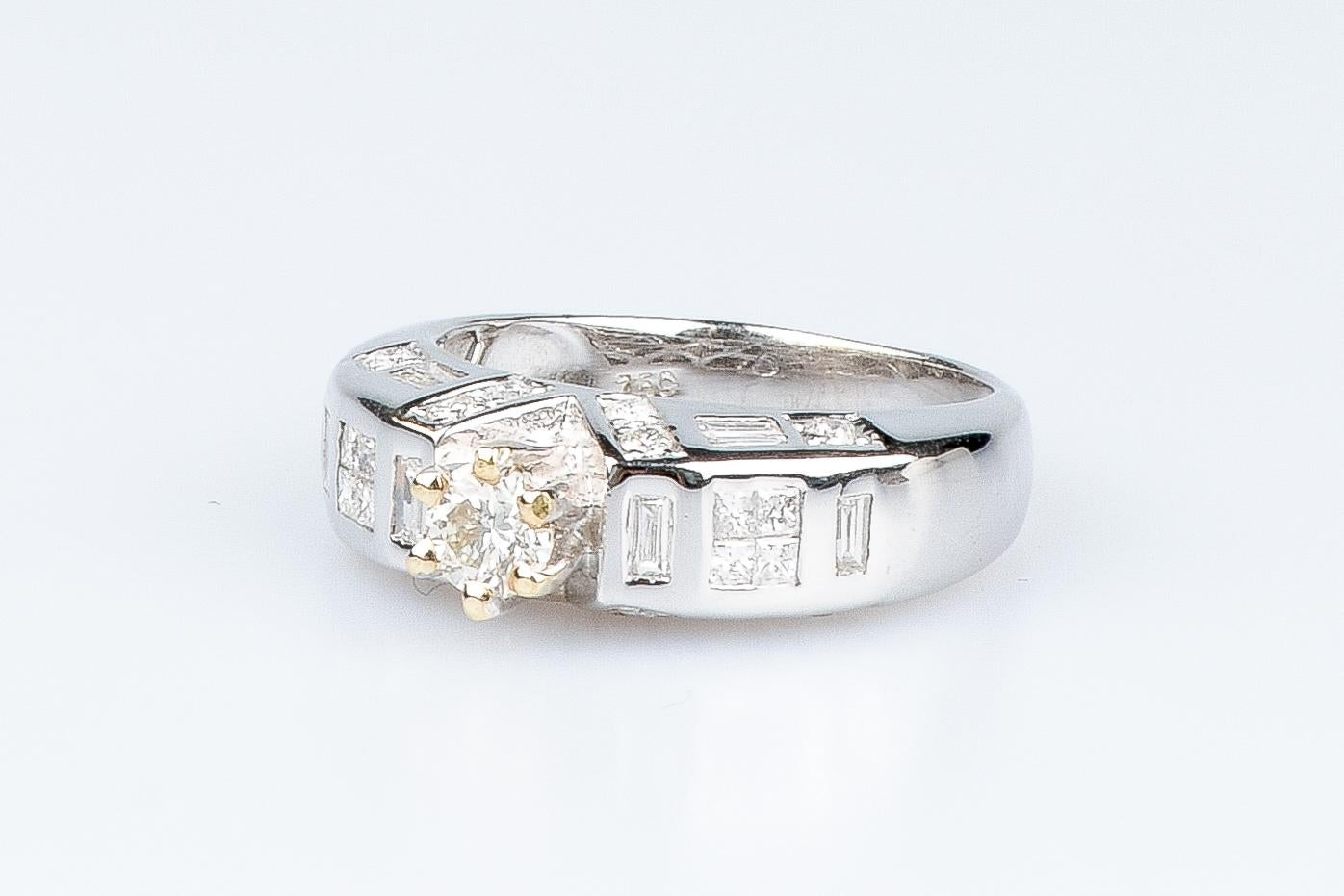18 carat white gold diamonds ring 8