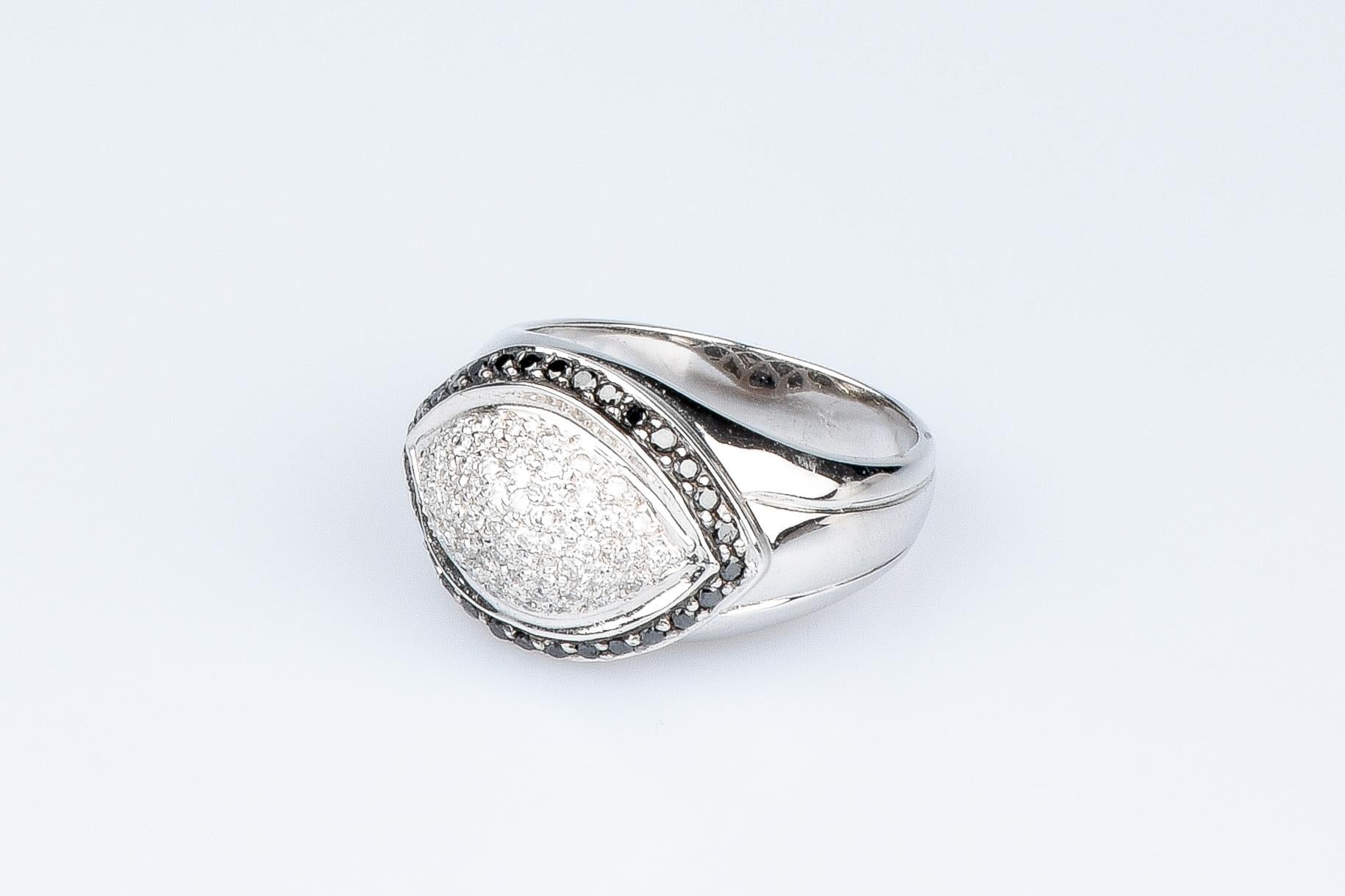 18 carat white gold diamonds ring For Sale 8