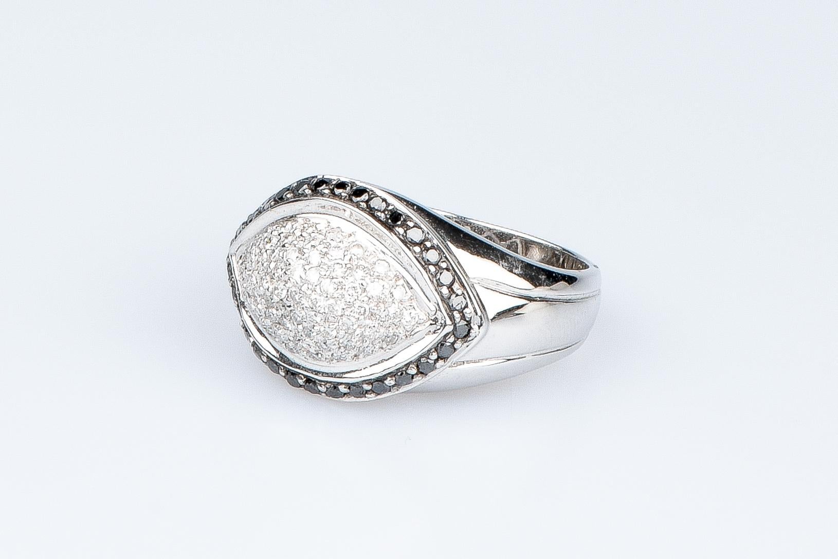 18 carat white gold diamonds ring For Sale 9