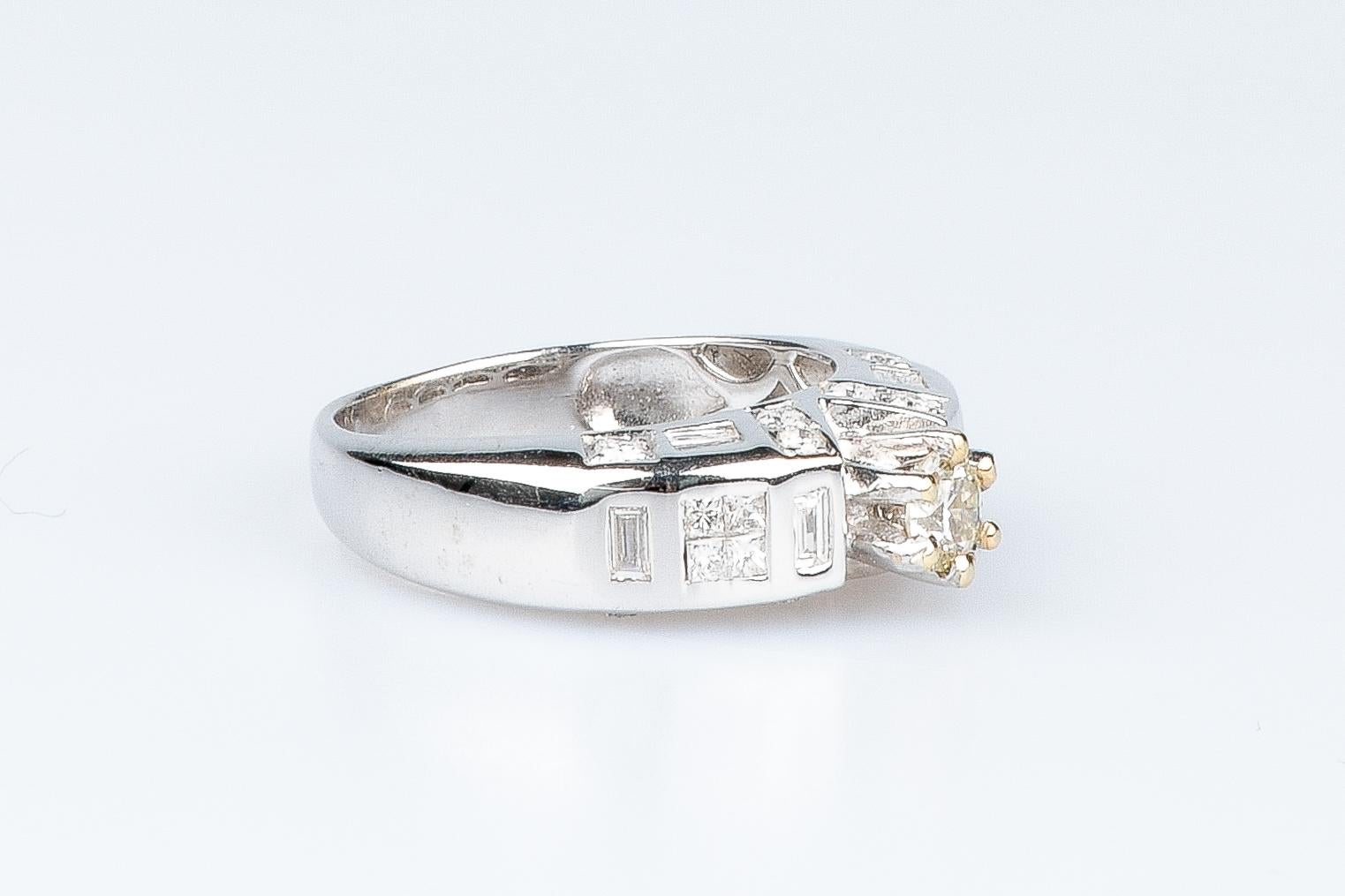 Women's 18 carat white gold diamonds ring