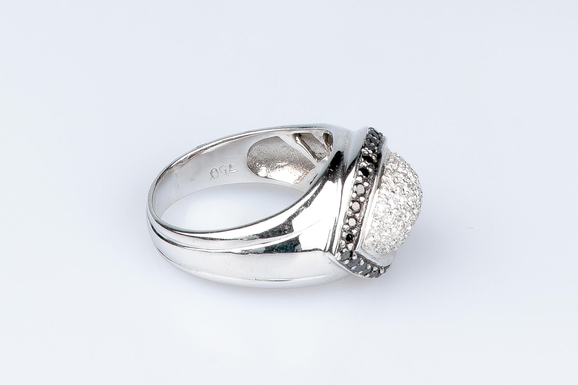 18 carat white gold diamonds ring For Sale 3