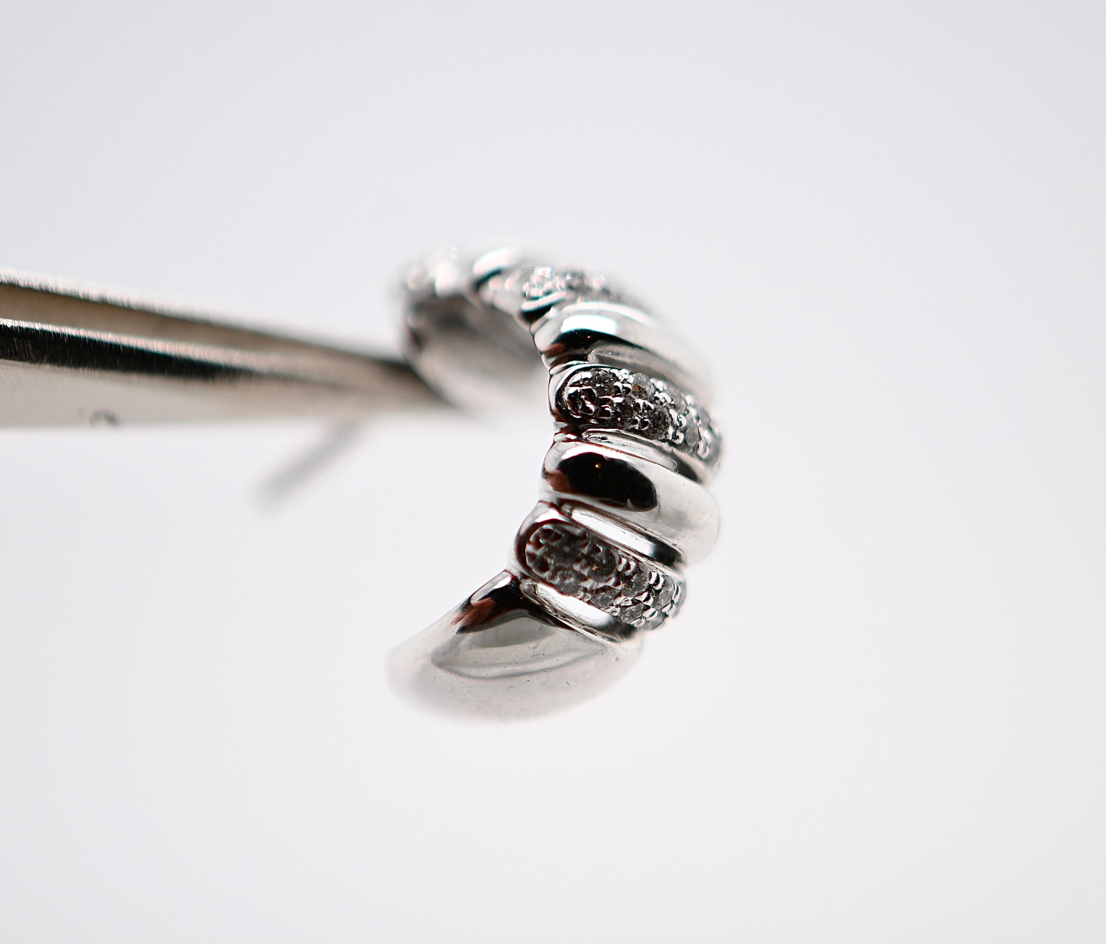Brilliant Cut 18-Carat White Gold Earrings with 0.360 Carat Diamonds For Sale