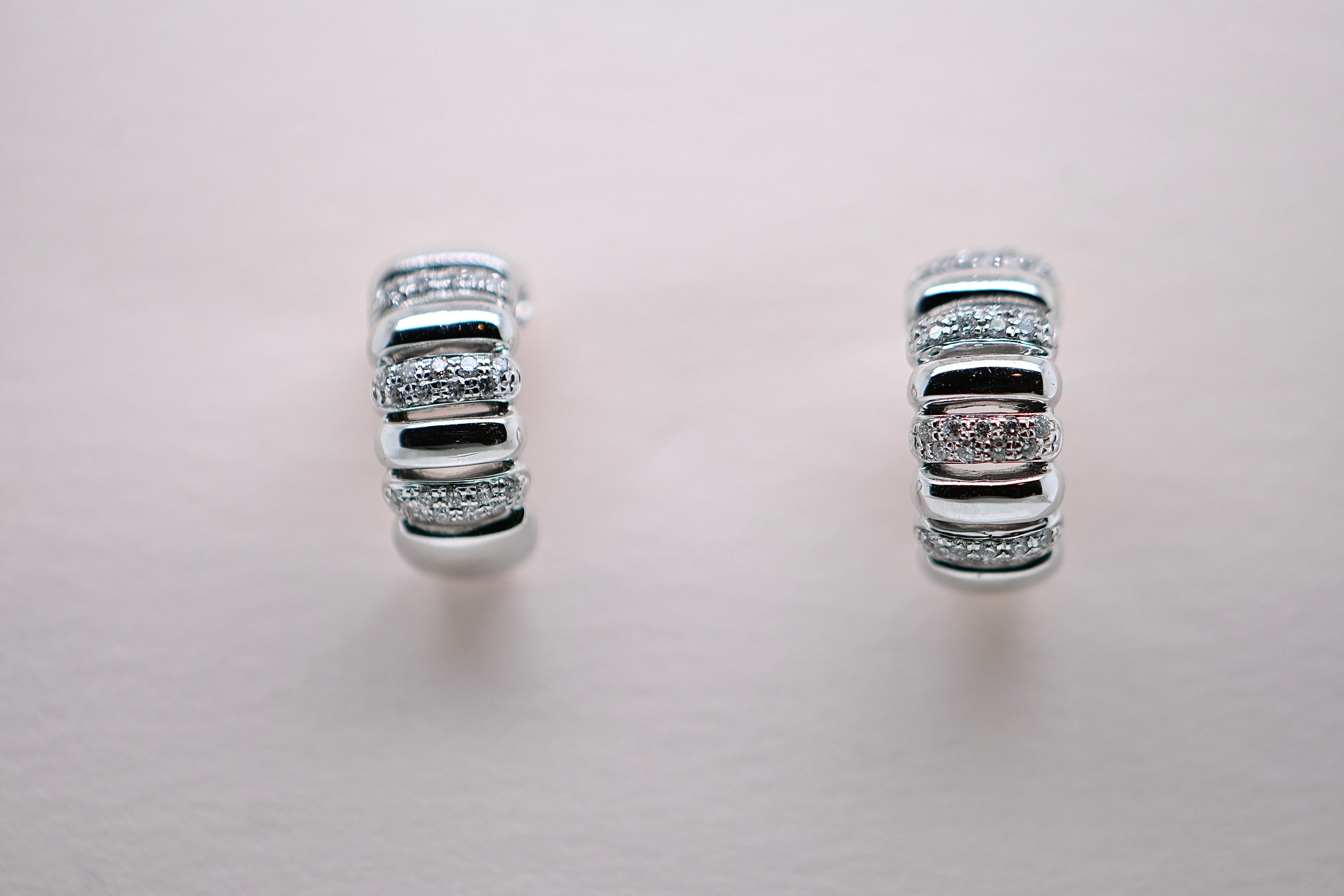 Women's 18-Carat White Gold Earrings with 0.360 Carat Diamonds For Sale
