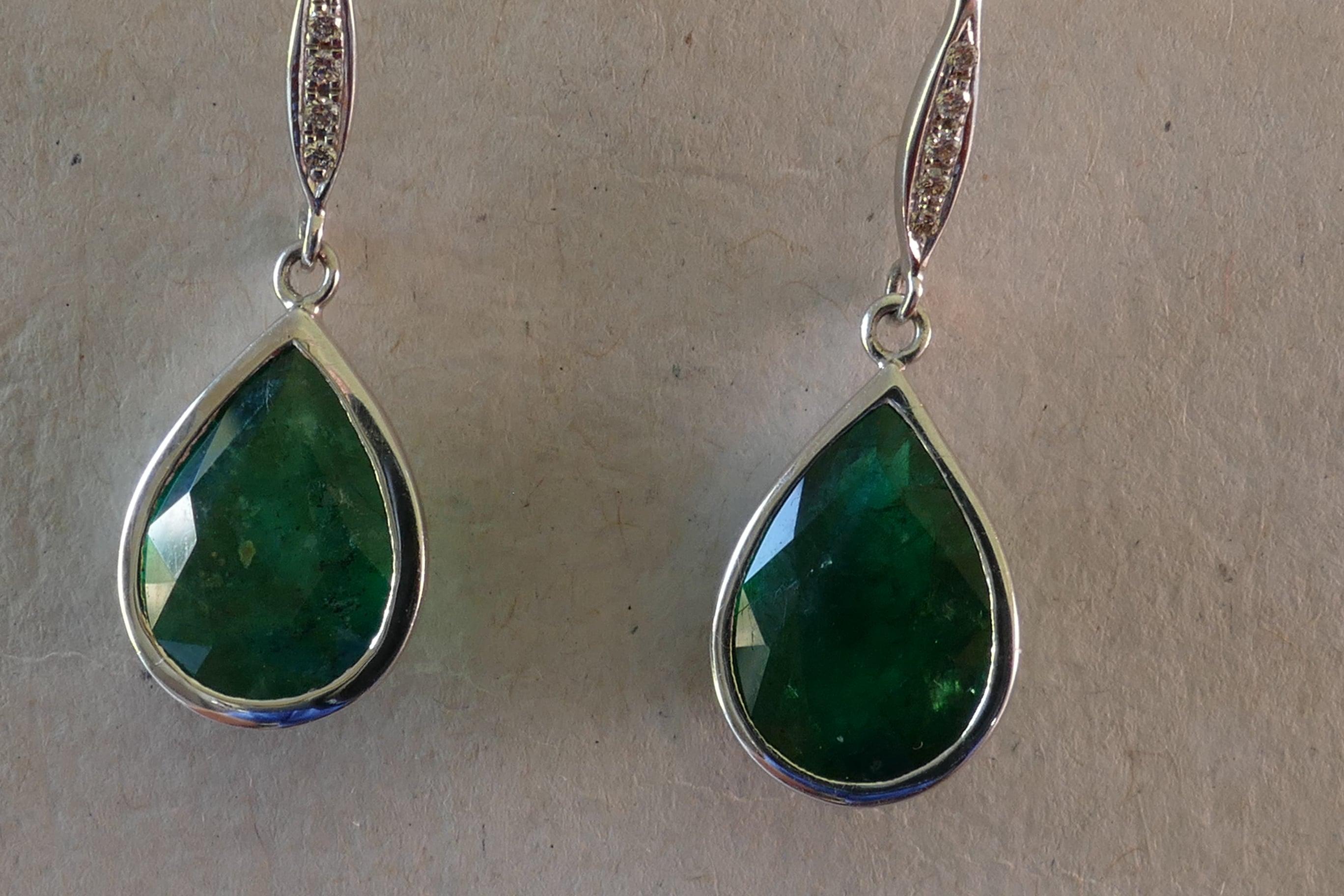 18 Carat White Gold Emerald and Diamond Earrings In New Condition In Splitter's Creek, NSW