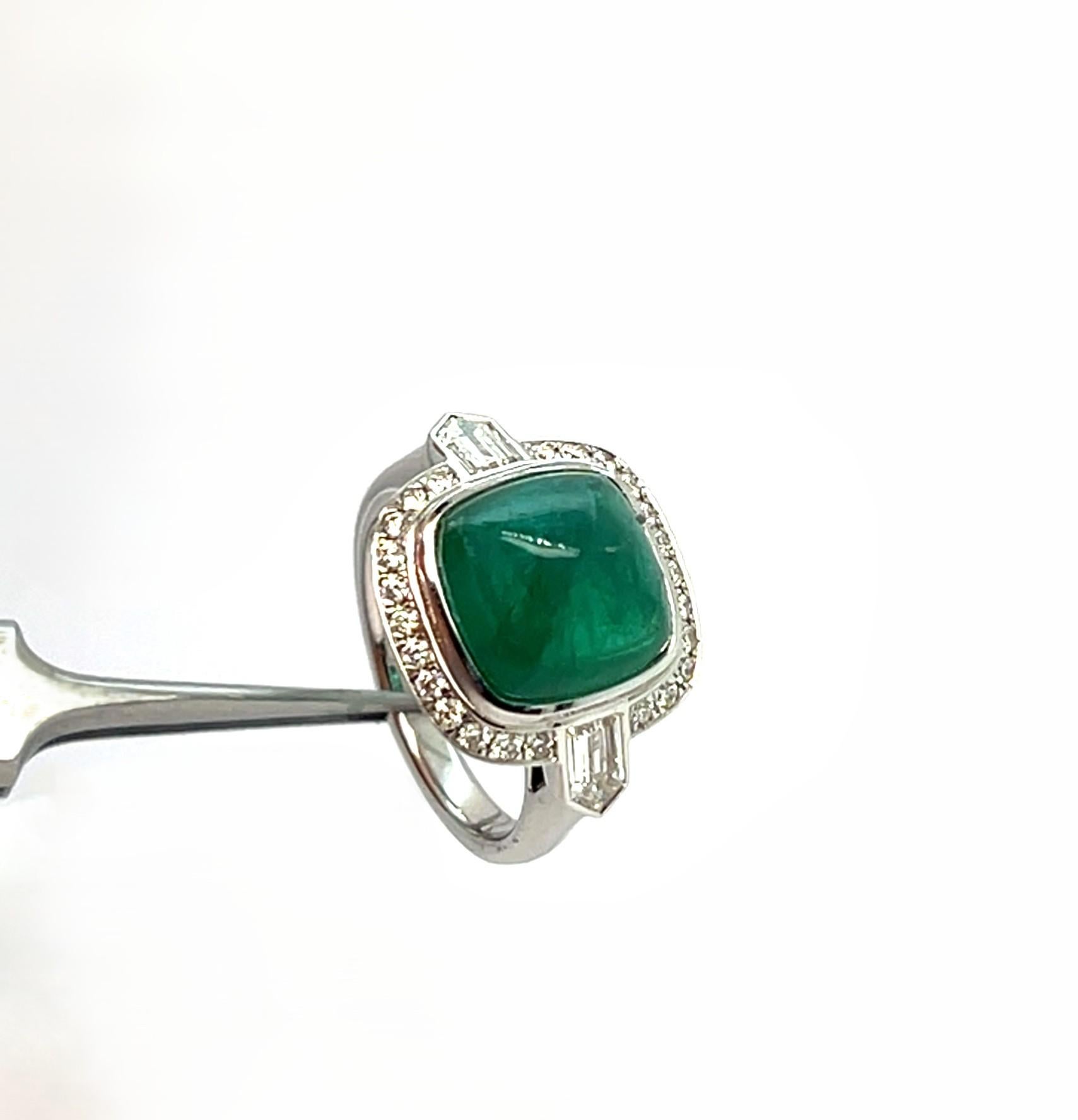 Anillo de oro blanco de 18 quilates con esmeralda y diamantes en Nuevo Estado en Vannes, FR