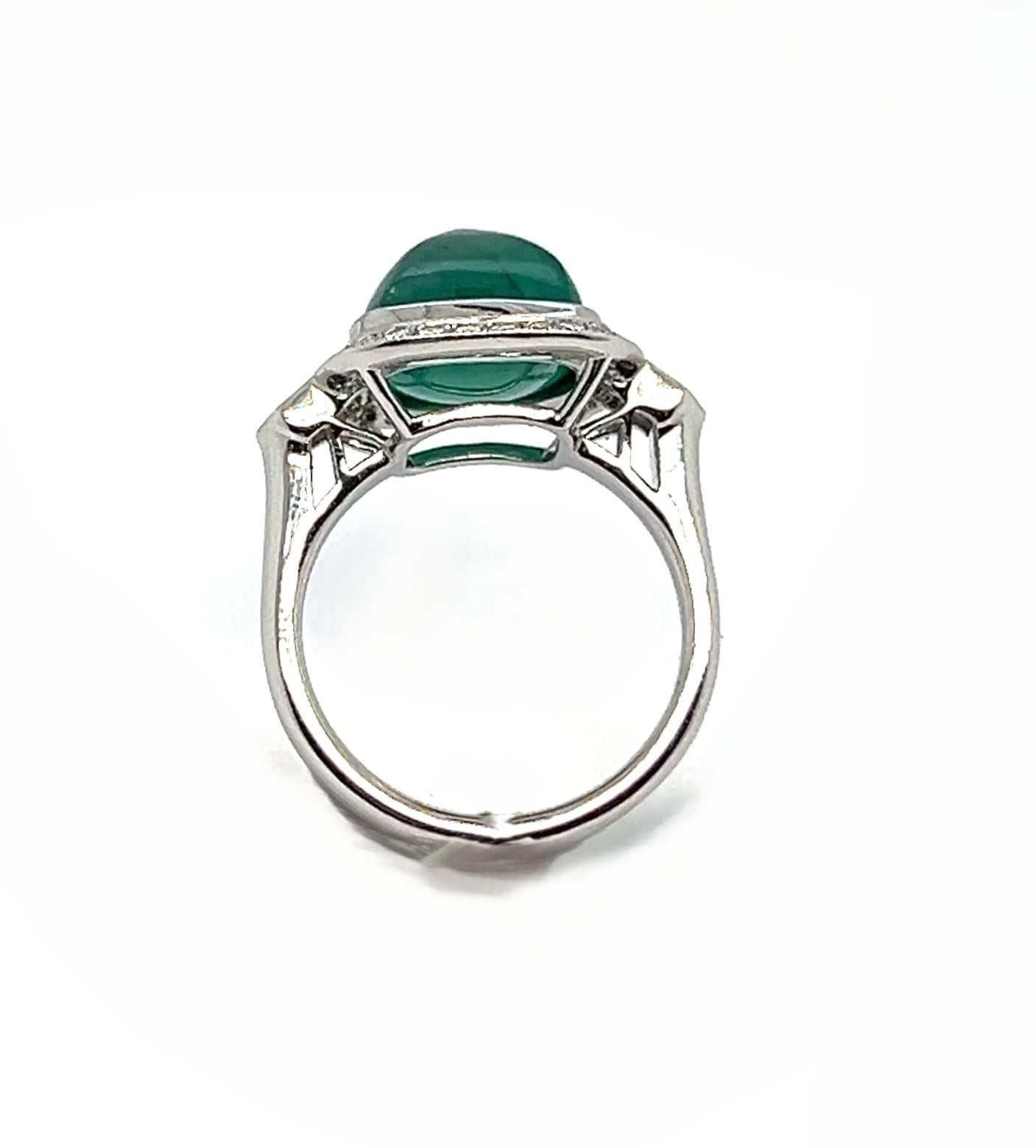 Anillo de oro blanco de 18 quilates con esmeralda y diamantes 1