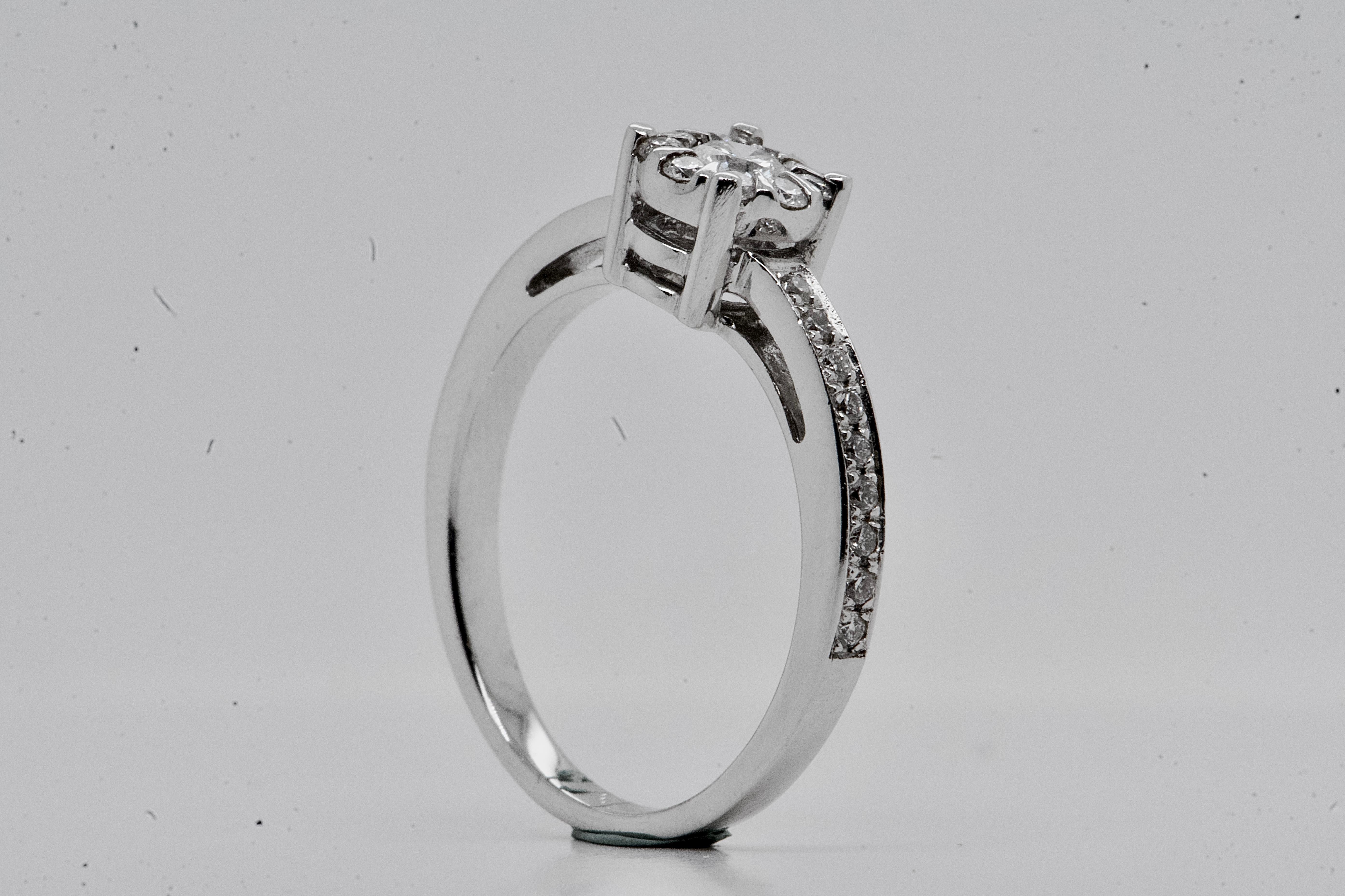 Brilliant Cut 18 Carat White Gold Engagement Ring with 0.490 Carat Diamonds