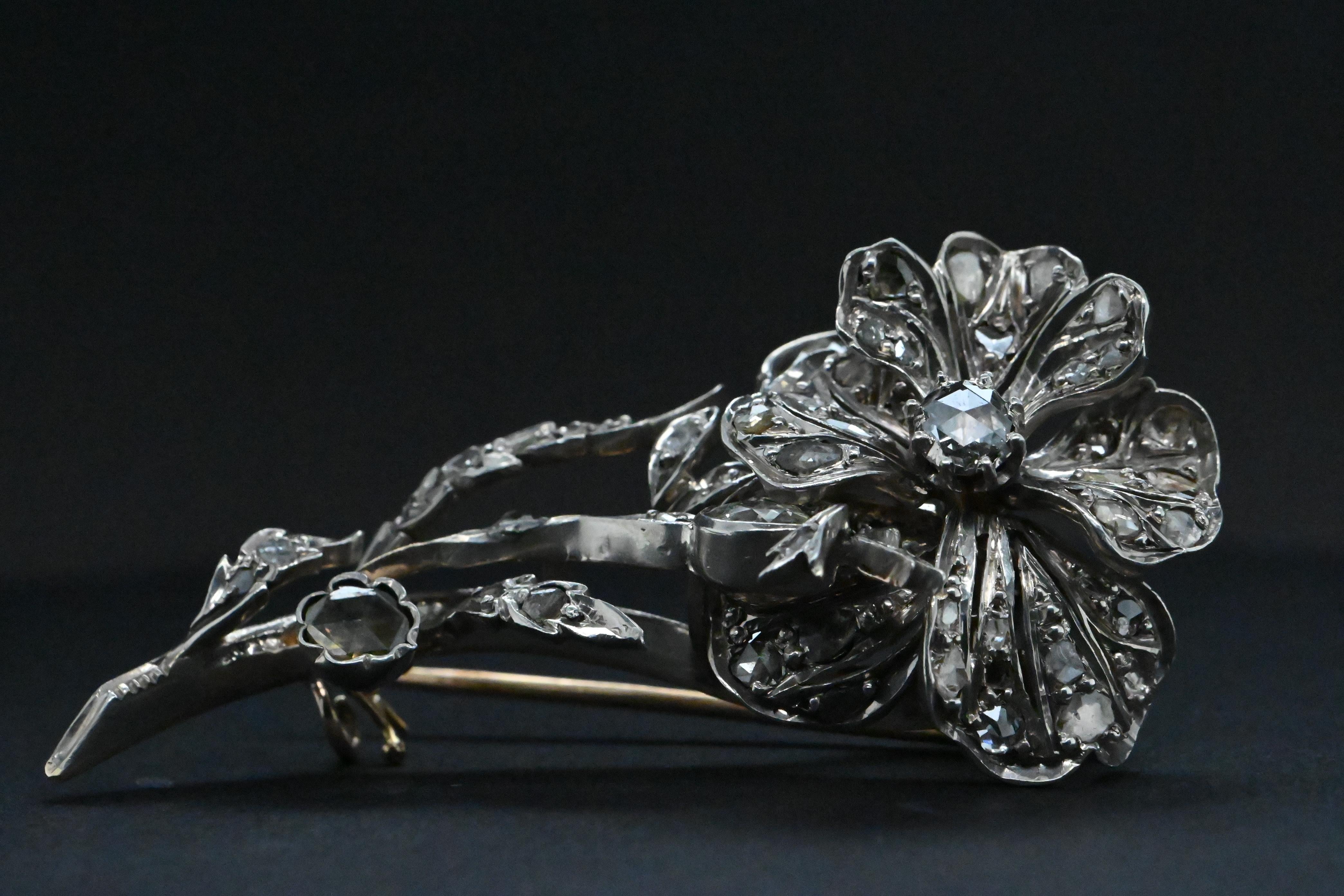 18 Carat White Gold Flower Brooch Adorned With Diamonds For Sale 3