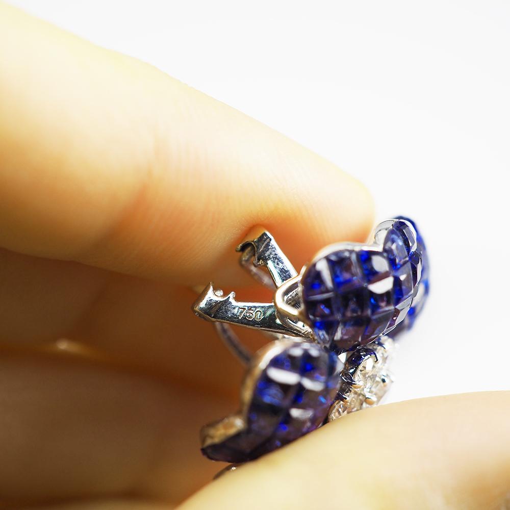 Quadrato Orecchini invisibili con zaffiro e diamante a fiore in oro bianco 18 carati in vendita