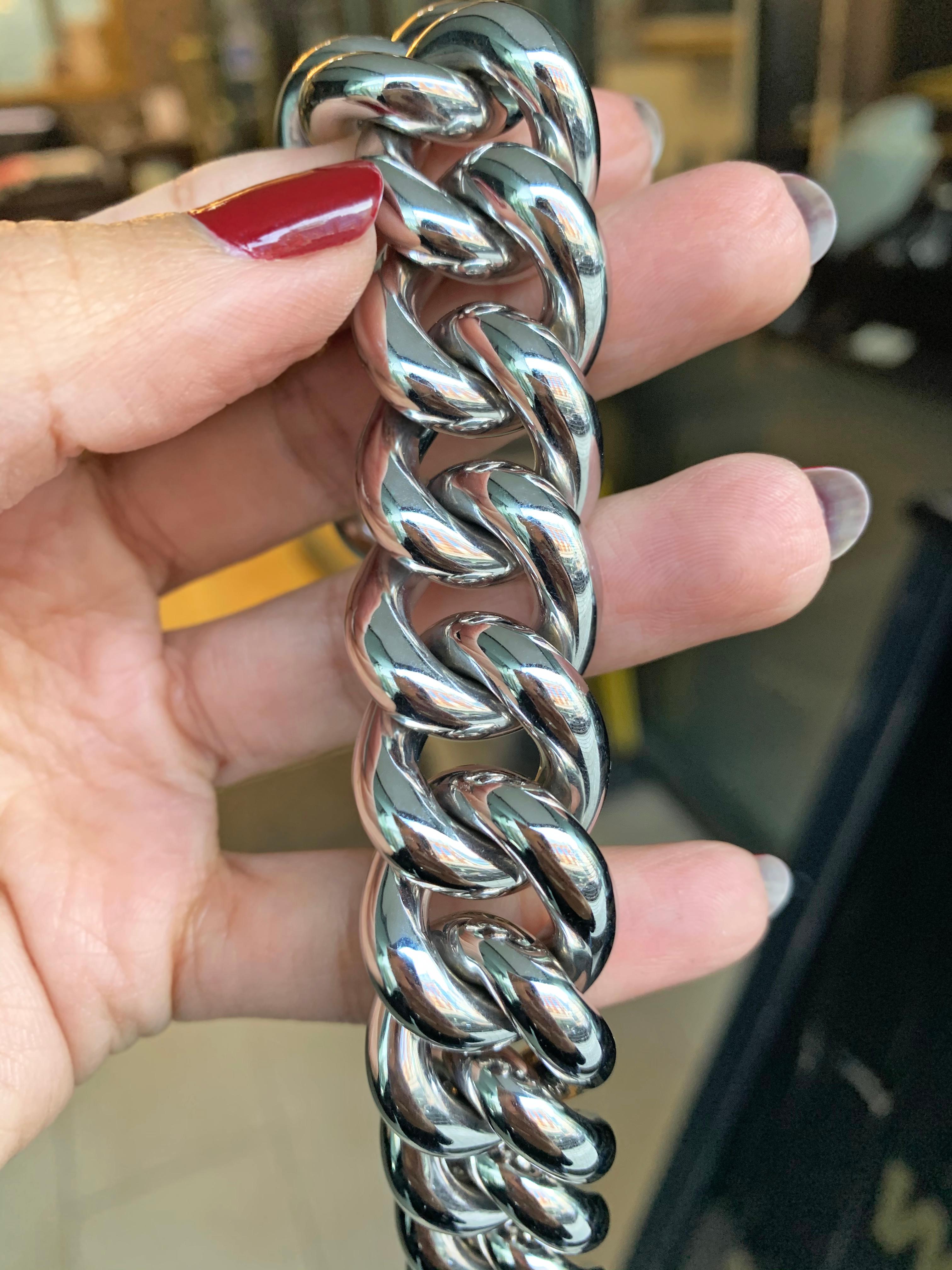 18 Carat White Gold Hollow Curb Link Bracelet In Excellent Condition In London, GB