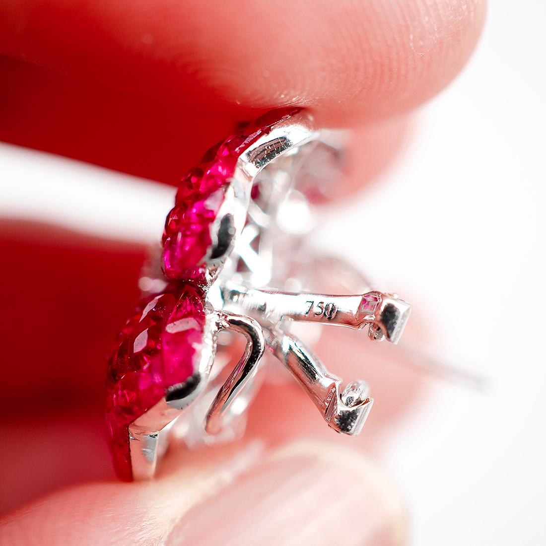 Orecchini a clip in oro bianco 18 carati con rubino invisibile e diamanti In condizioni Nuovo in vendita a Bangkok, TH